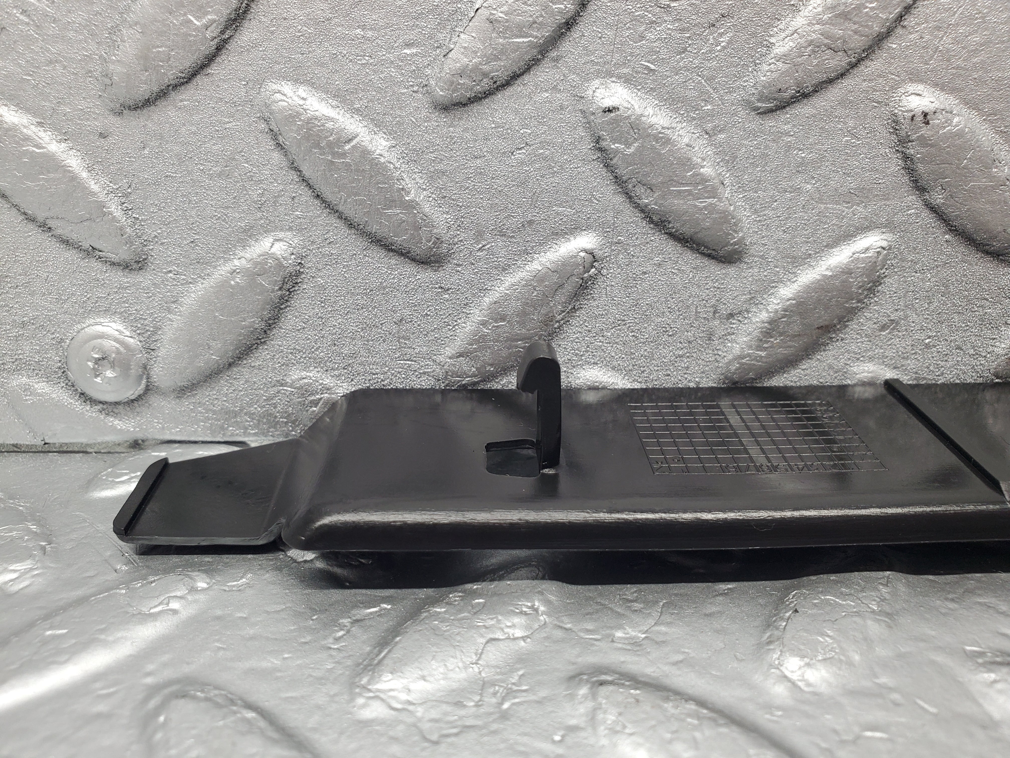 1552 Mercedes-Benz W220 S430 Cover Outer Belt Assembly Guide 2088680139