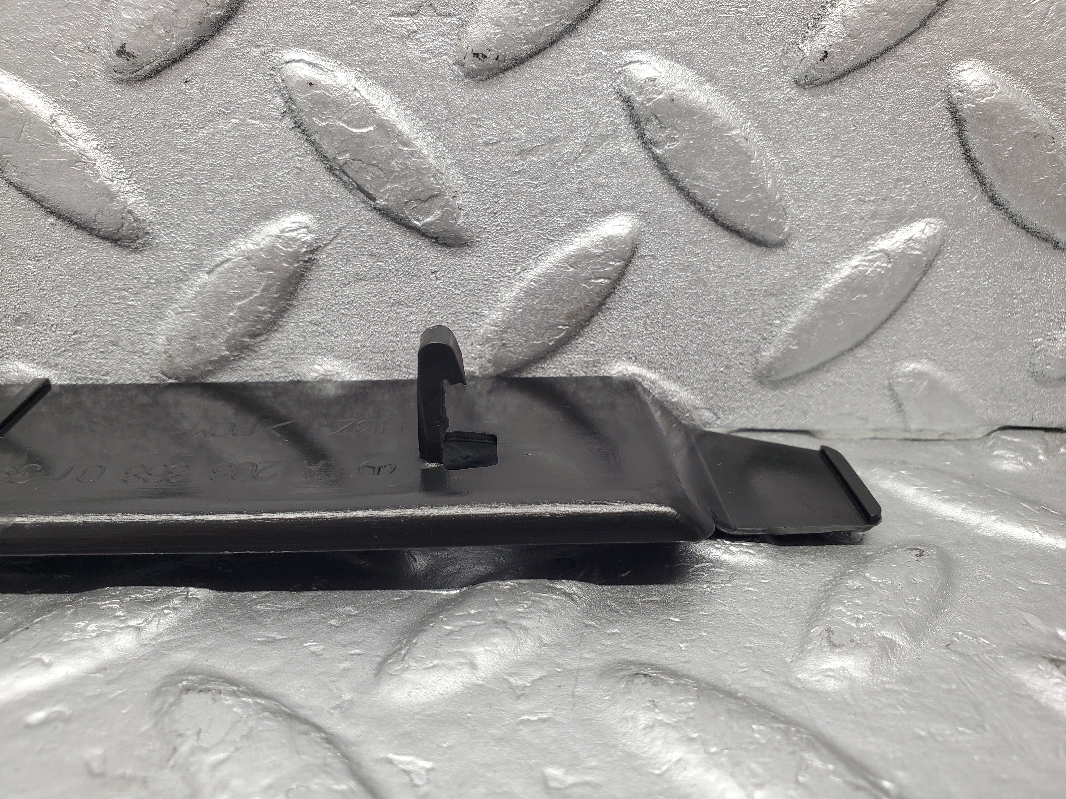 1552 Mercedes-Benz W220 S430 Cover Outer Belt Assembly Guide 2088680139