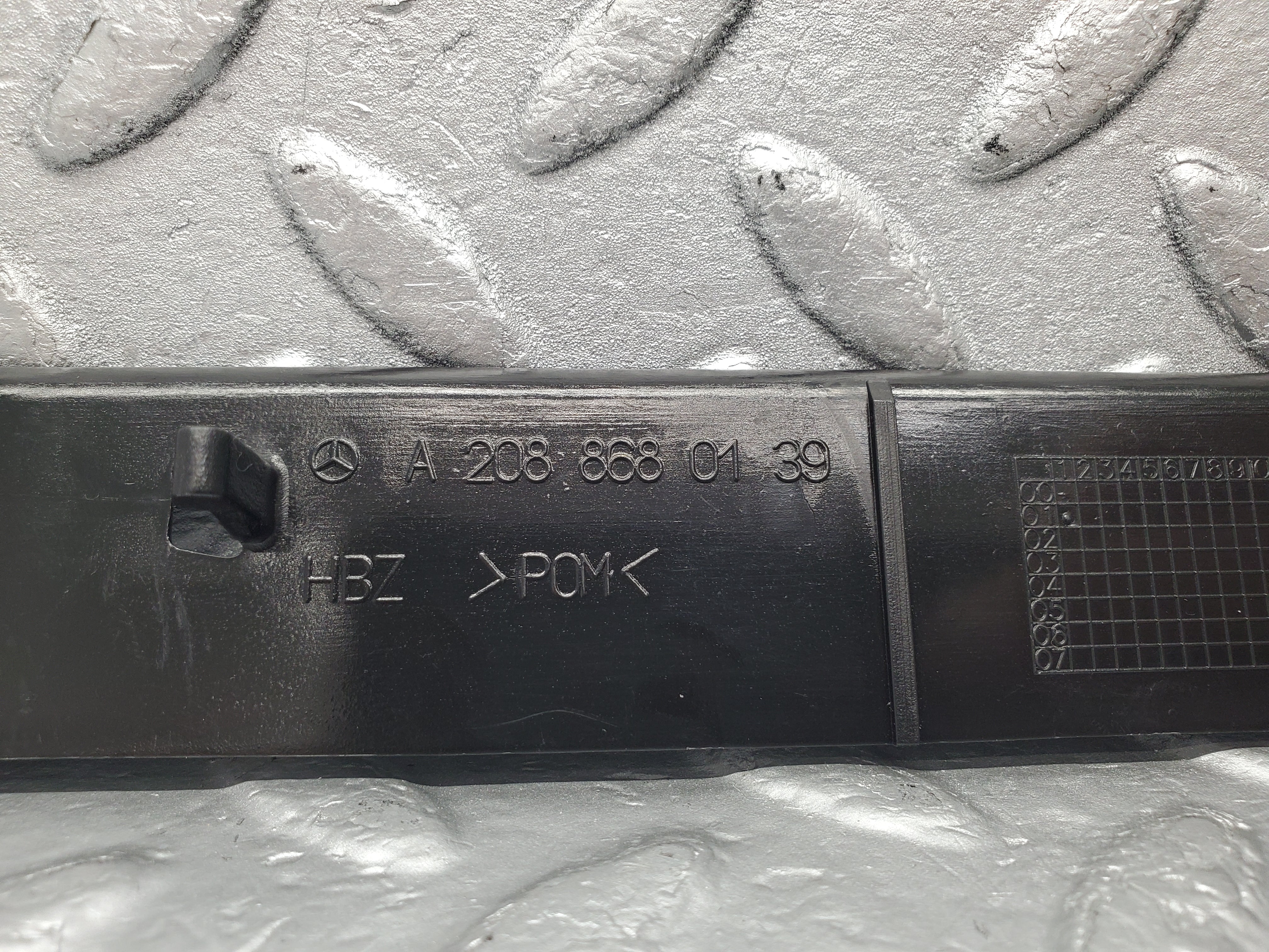 1552 Mercedes-Benz W220 S430 Cover Outer Belt Assembly Guide 2088680139