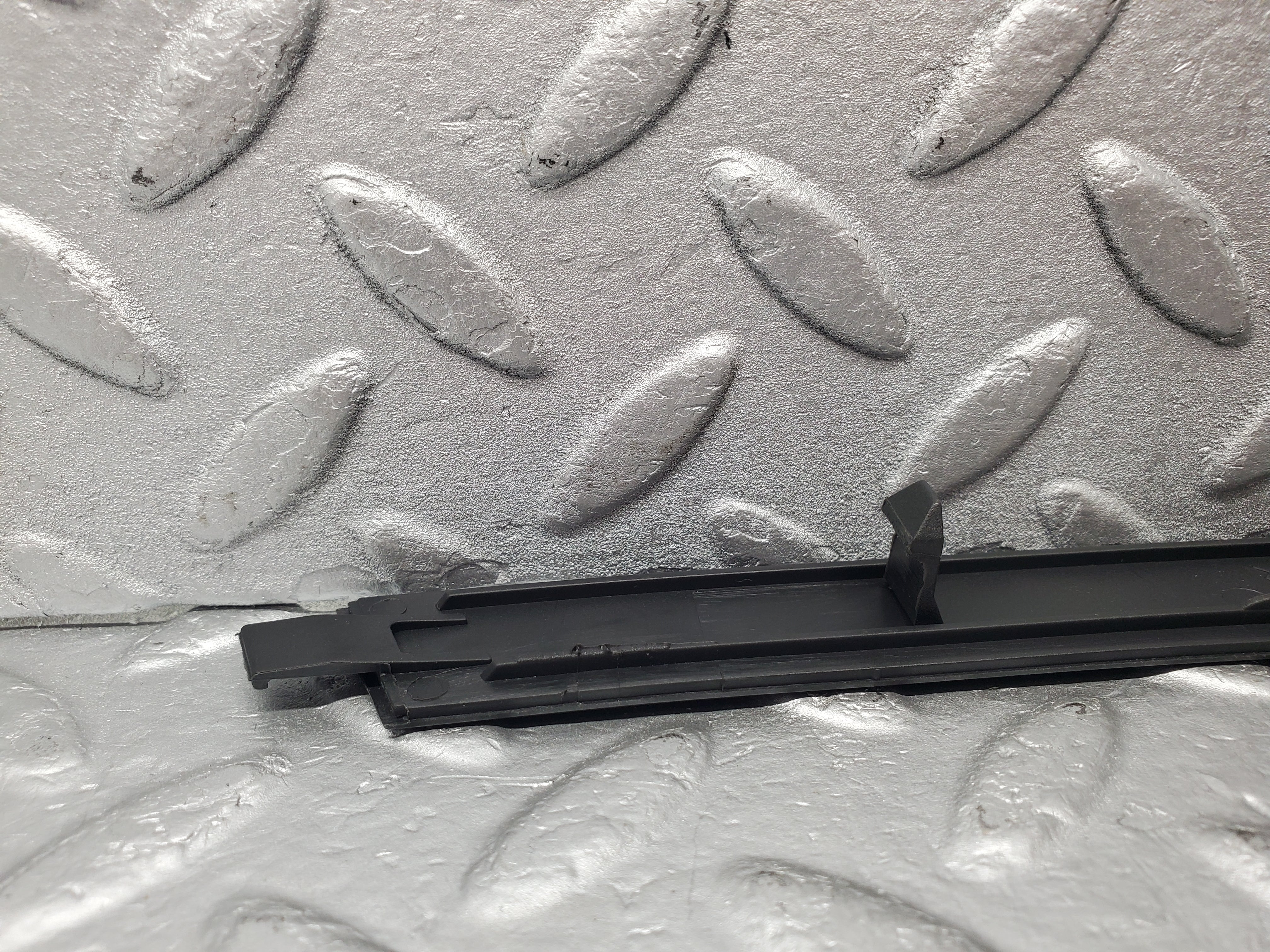 1553 Mercedes-Benz W220 S430 Upper Dashboard Trim Bolt Cover Left 2206890139