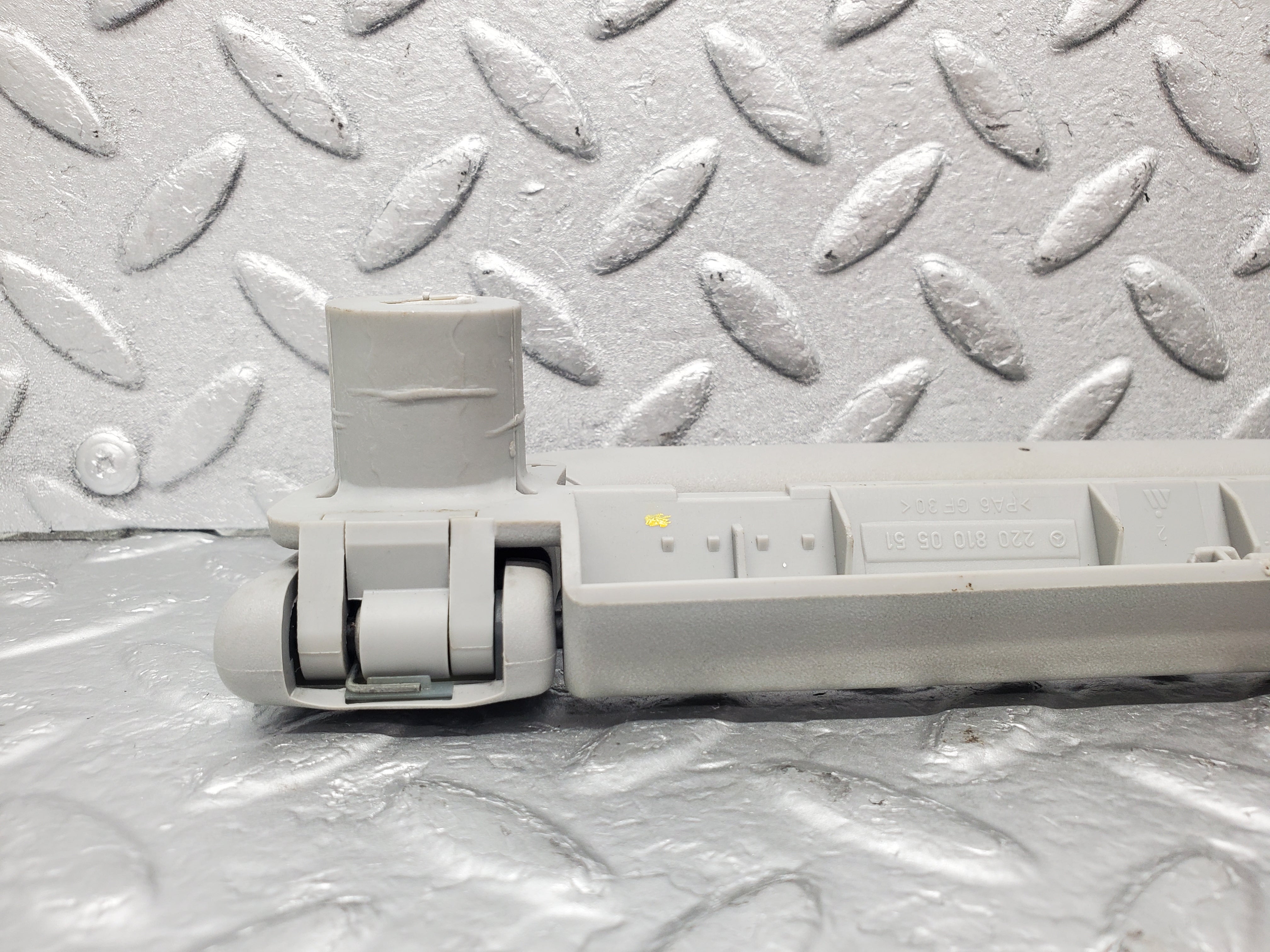 1554 Mercedes-Benz W220 S430 Interior Roof Grab Handle 2208100551