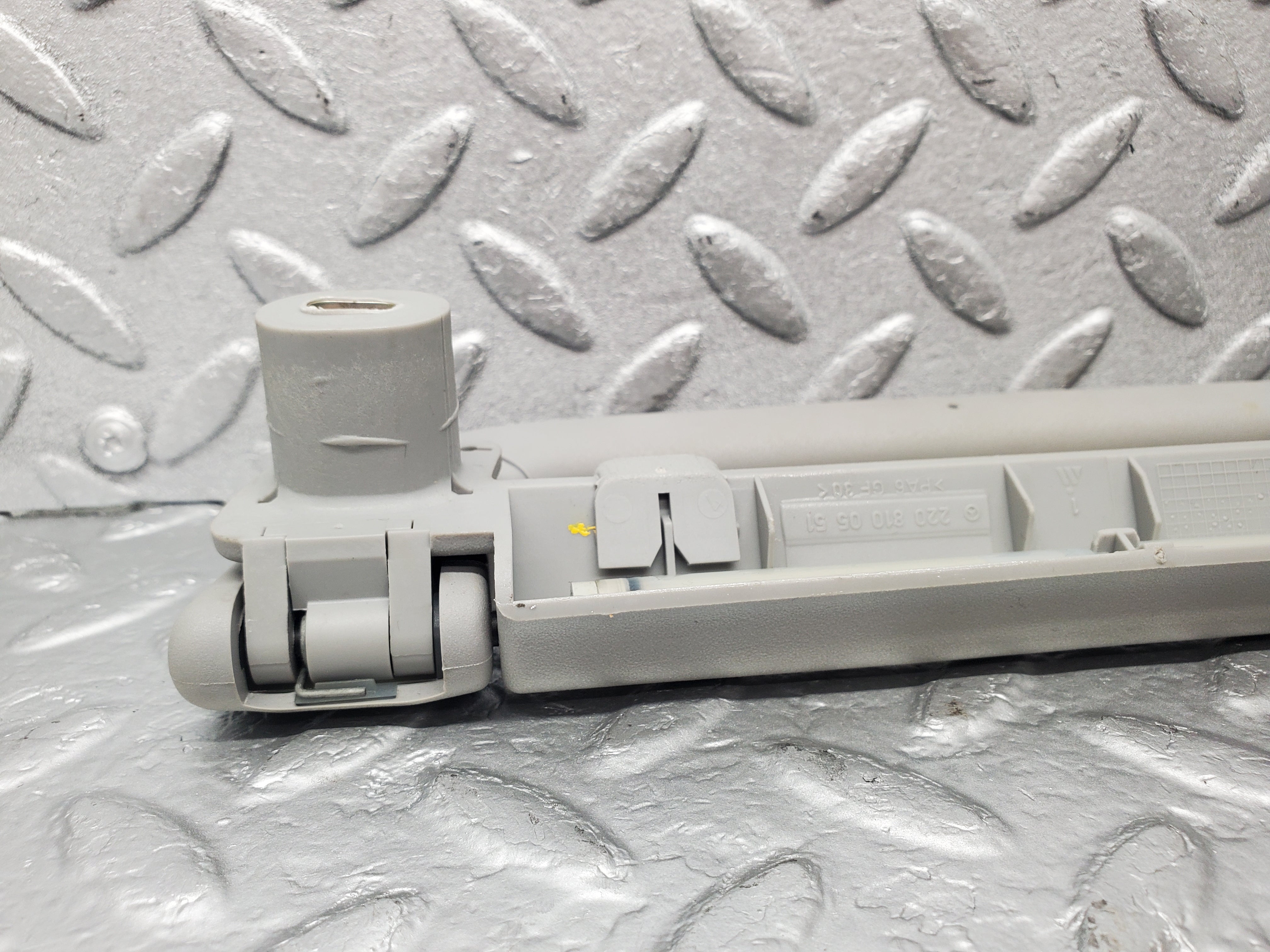 1555 Mercedes-Benz W220 S430 Interior Roof Grab Handle 2208100551