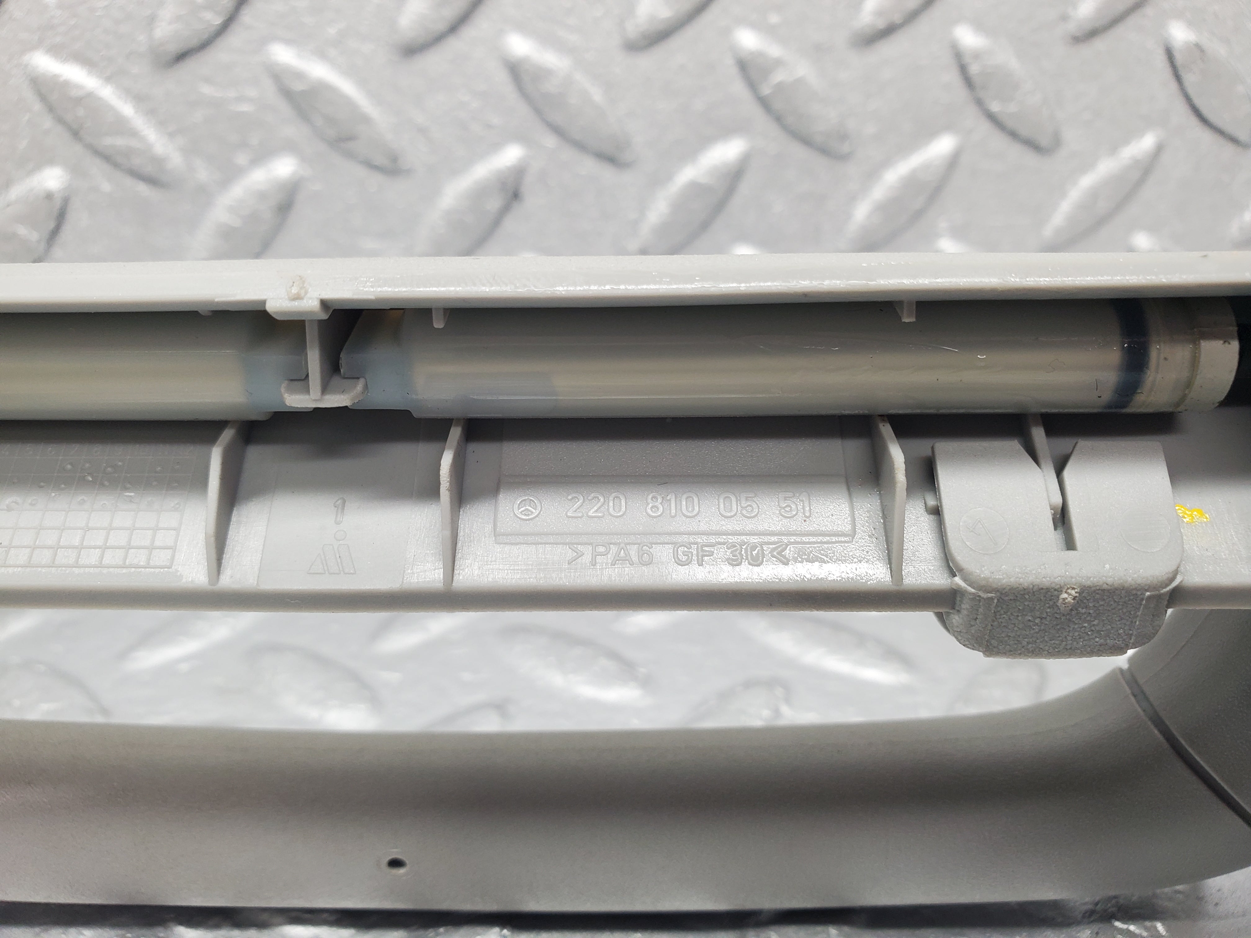 1555 Mercedes-Benz W220 S430 Interior Roof Grab Handle 2208100551