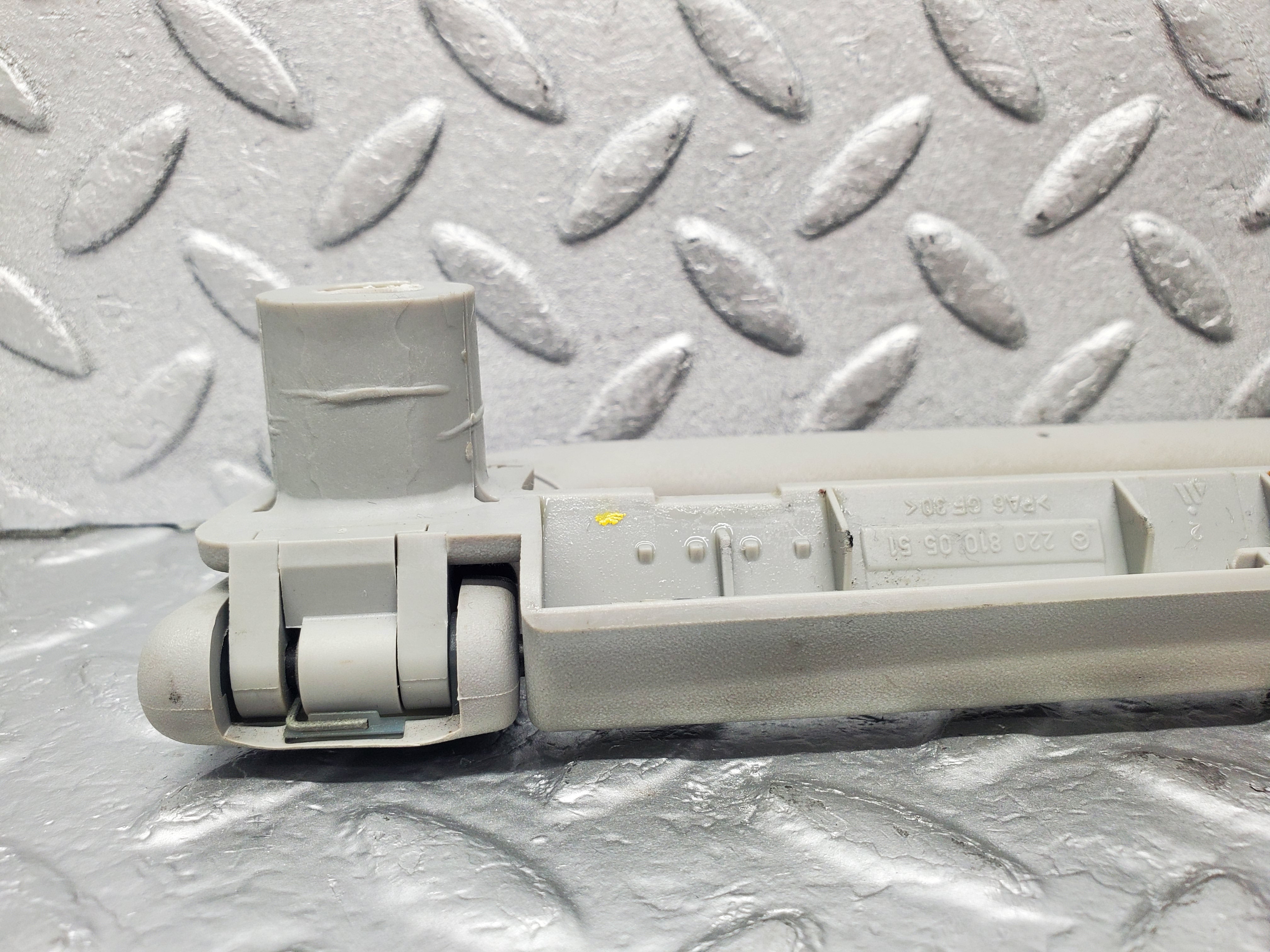 1556 Mercedes-Benz W220 S430 Interior Roof Grab Handle 2208100551