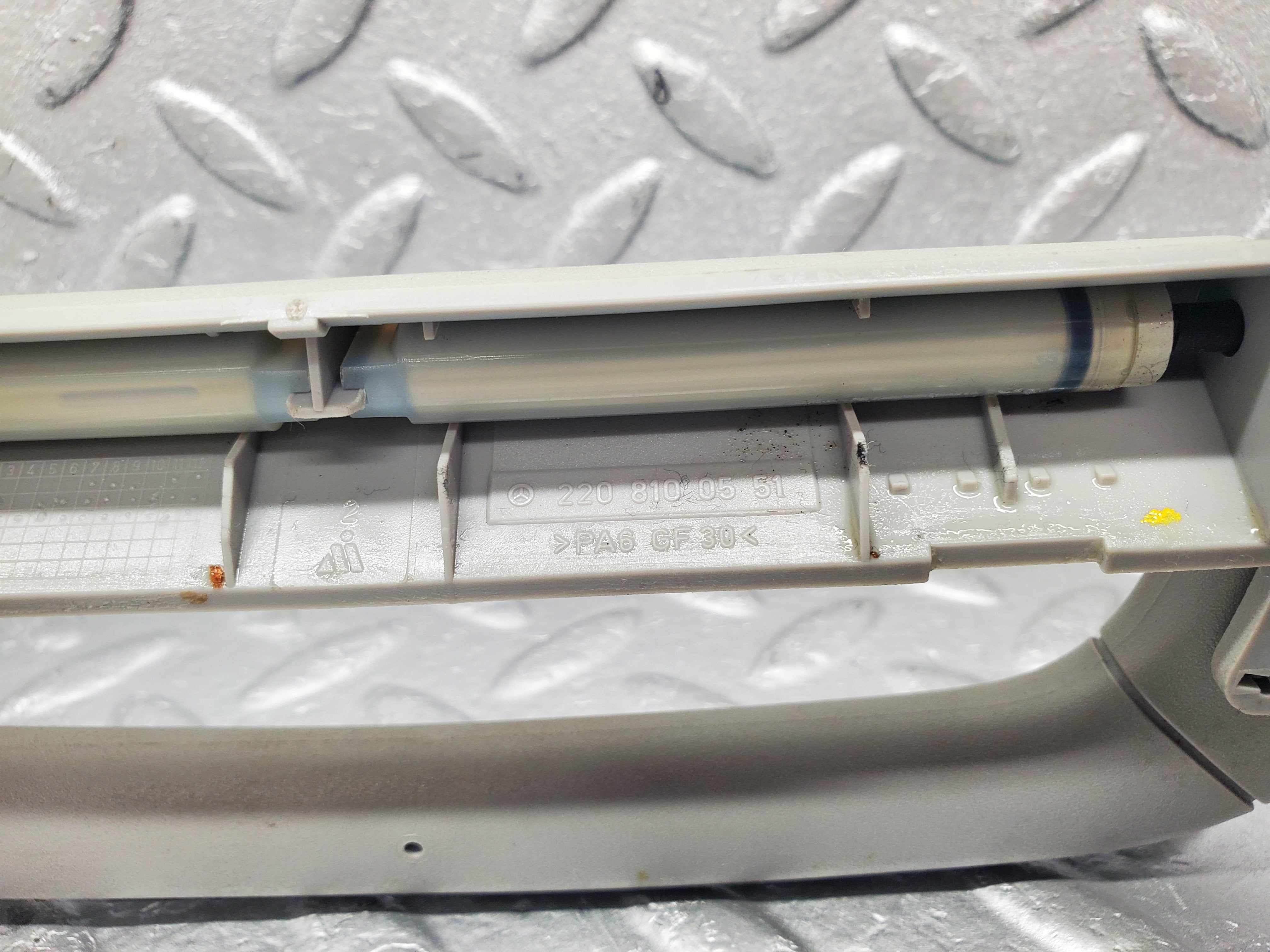 1556 Mercedes-Benz W220 S430 Interior Roof Grab Handle 2208100551