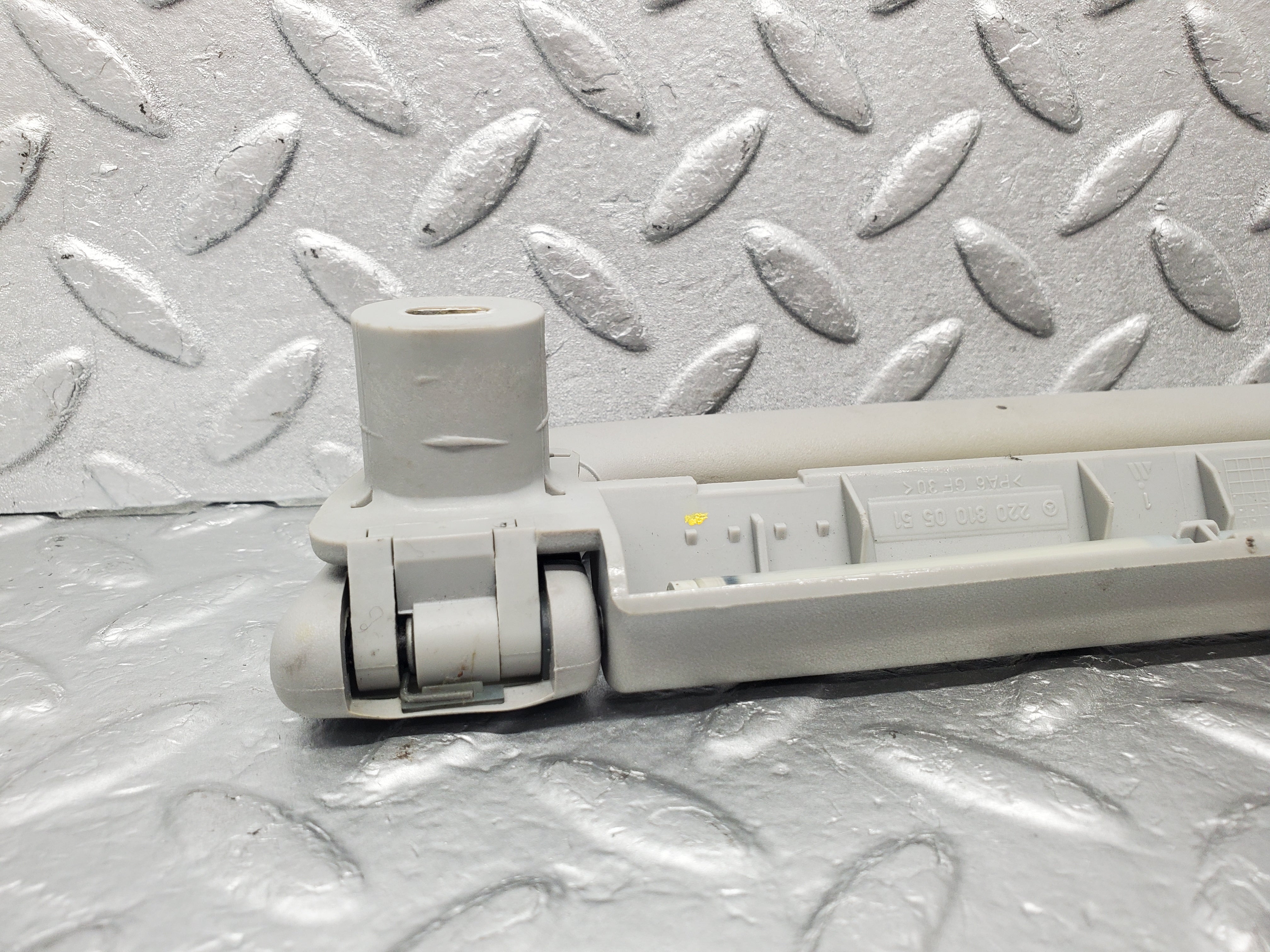 1557 Mercedes-Benz W220 S430 Interior Roof Grab Handle 2208100551