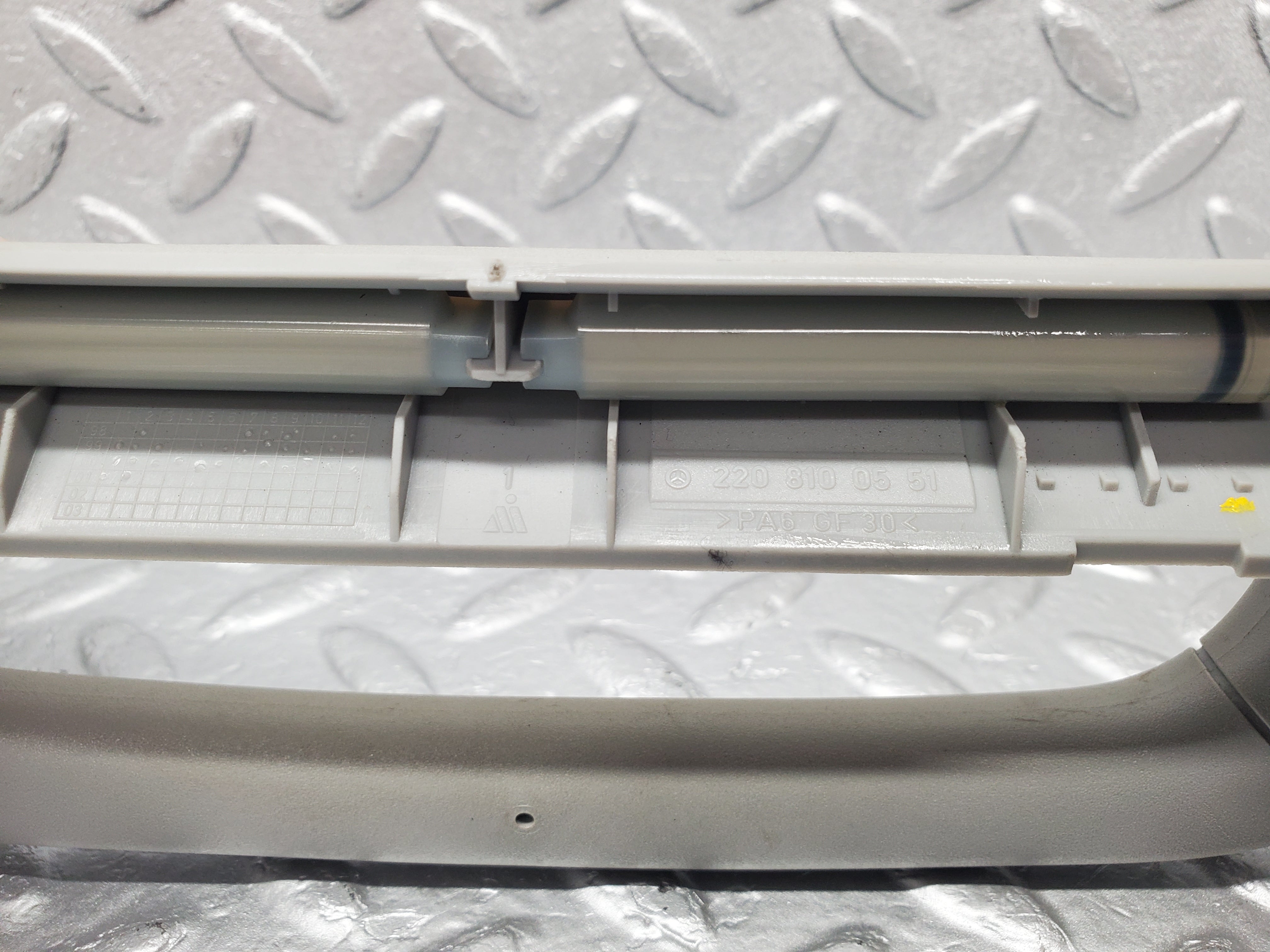 1557 Mercedes-Benz W220 S430 Interior Roof Grab Handle 2208100551