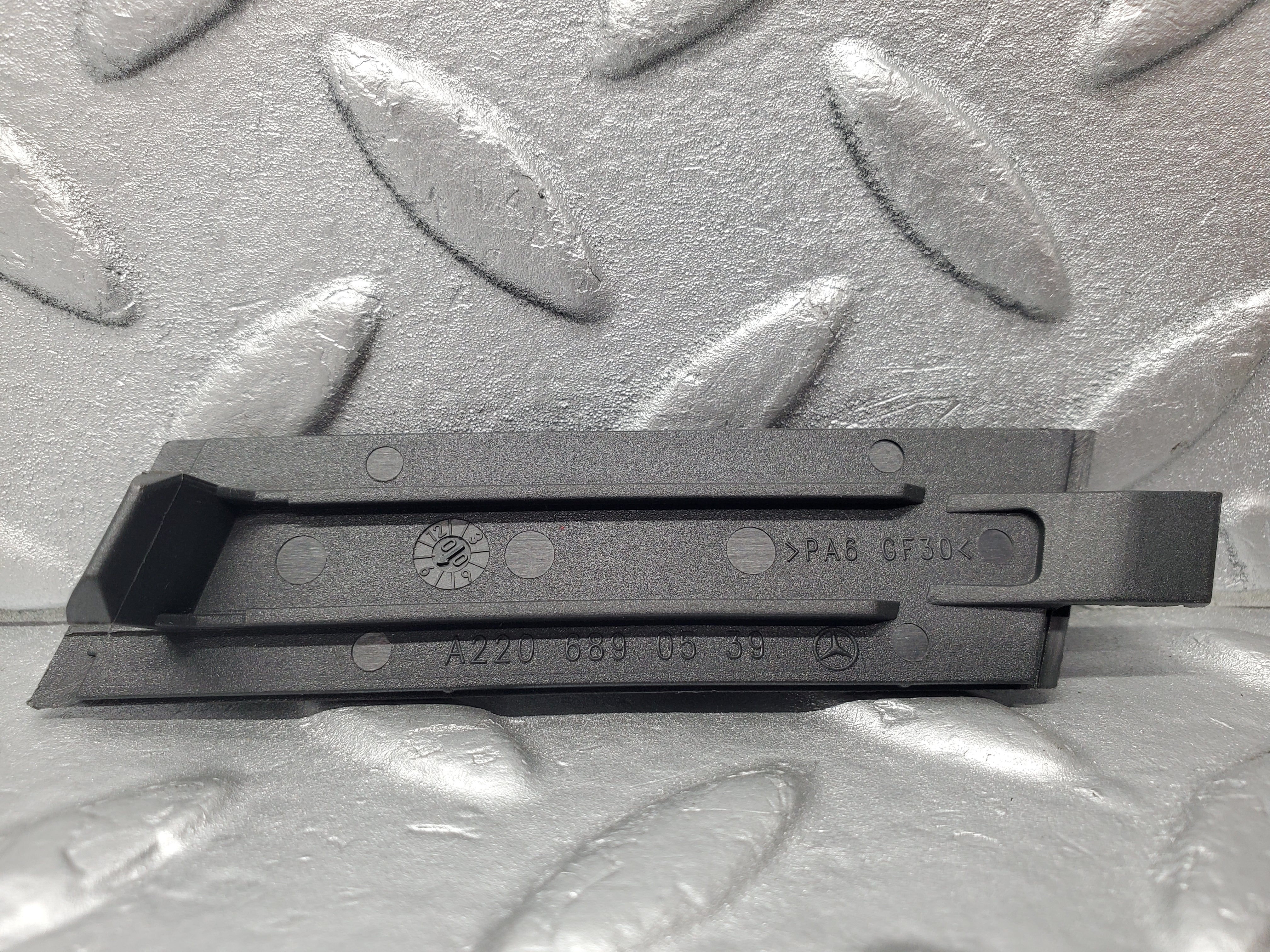 1562 Mercedes-Benz W220 S430 Upper Dashboard Cover Trim 2206890539