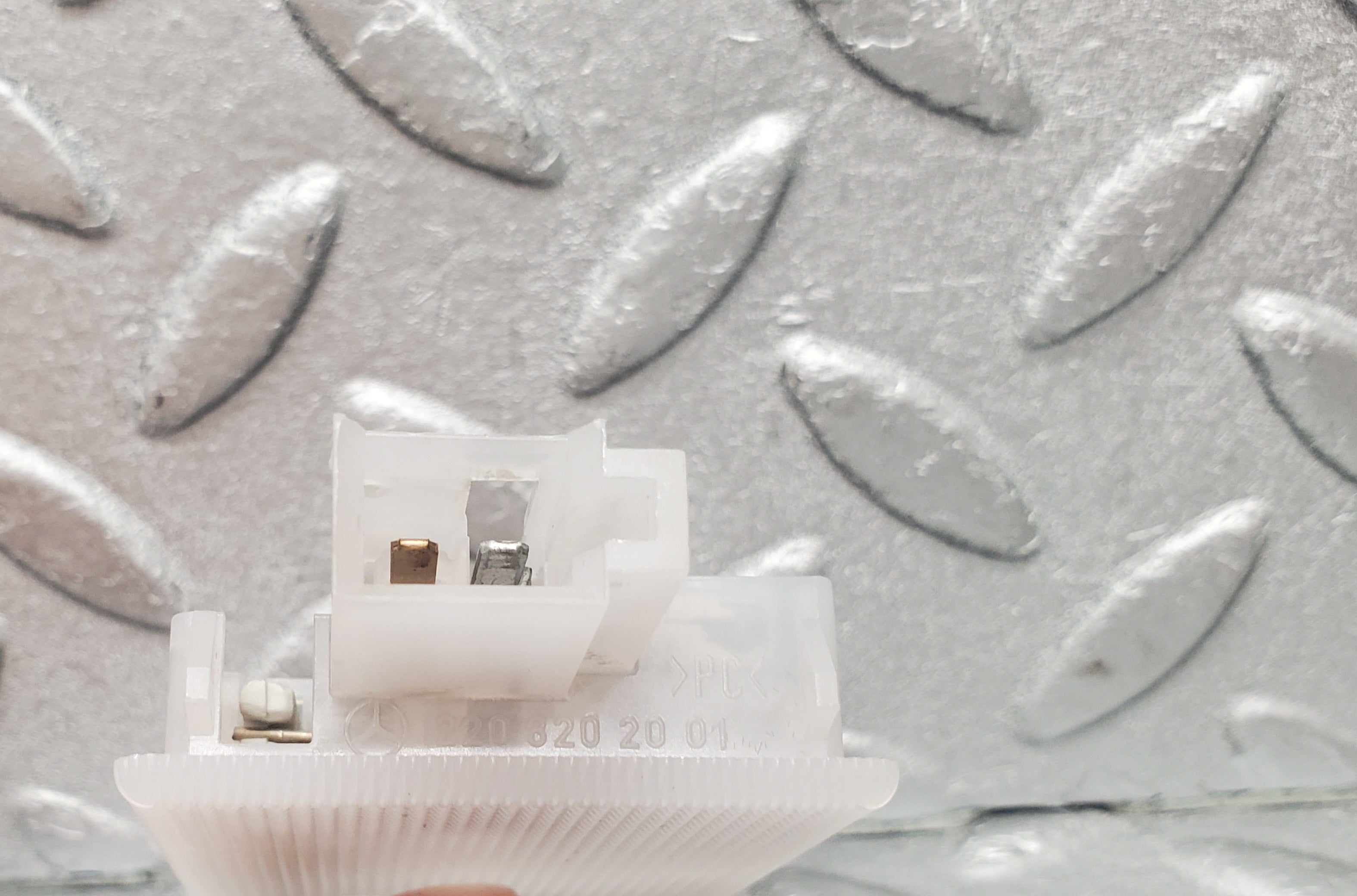 1567 Mercedes-Benz W220 S430 Glove Box Light 2208202001