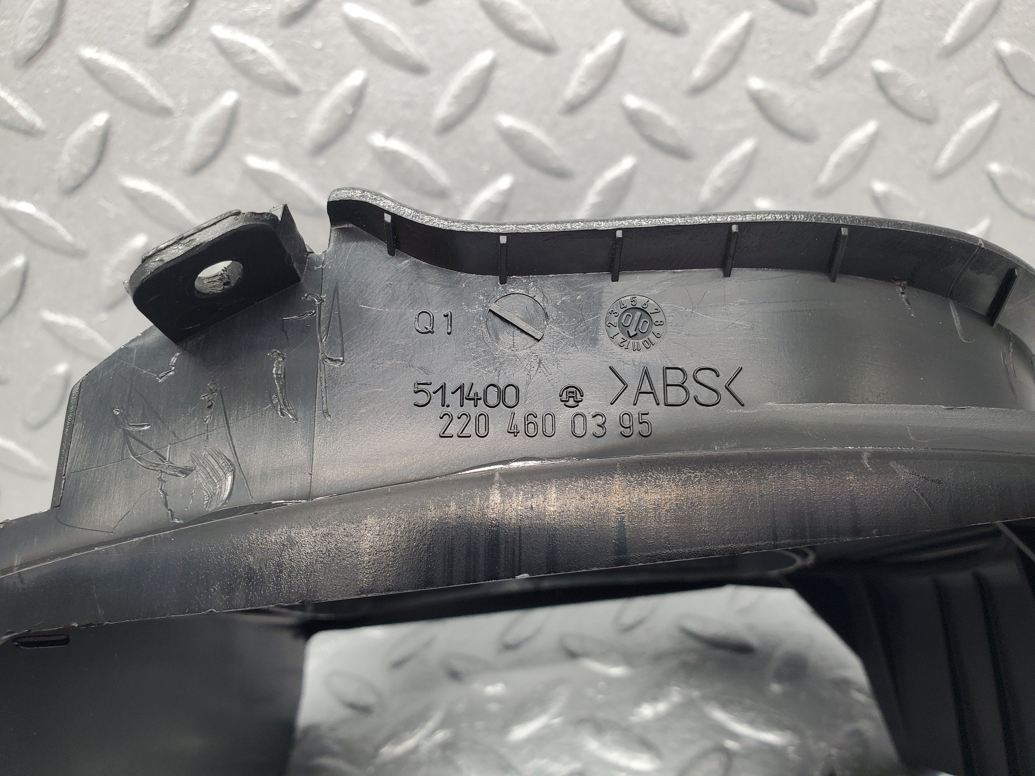 1575 Mercedes-Benz W220 S430 Steering Column Cover 2204600395