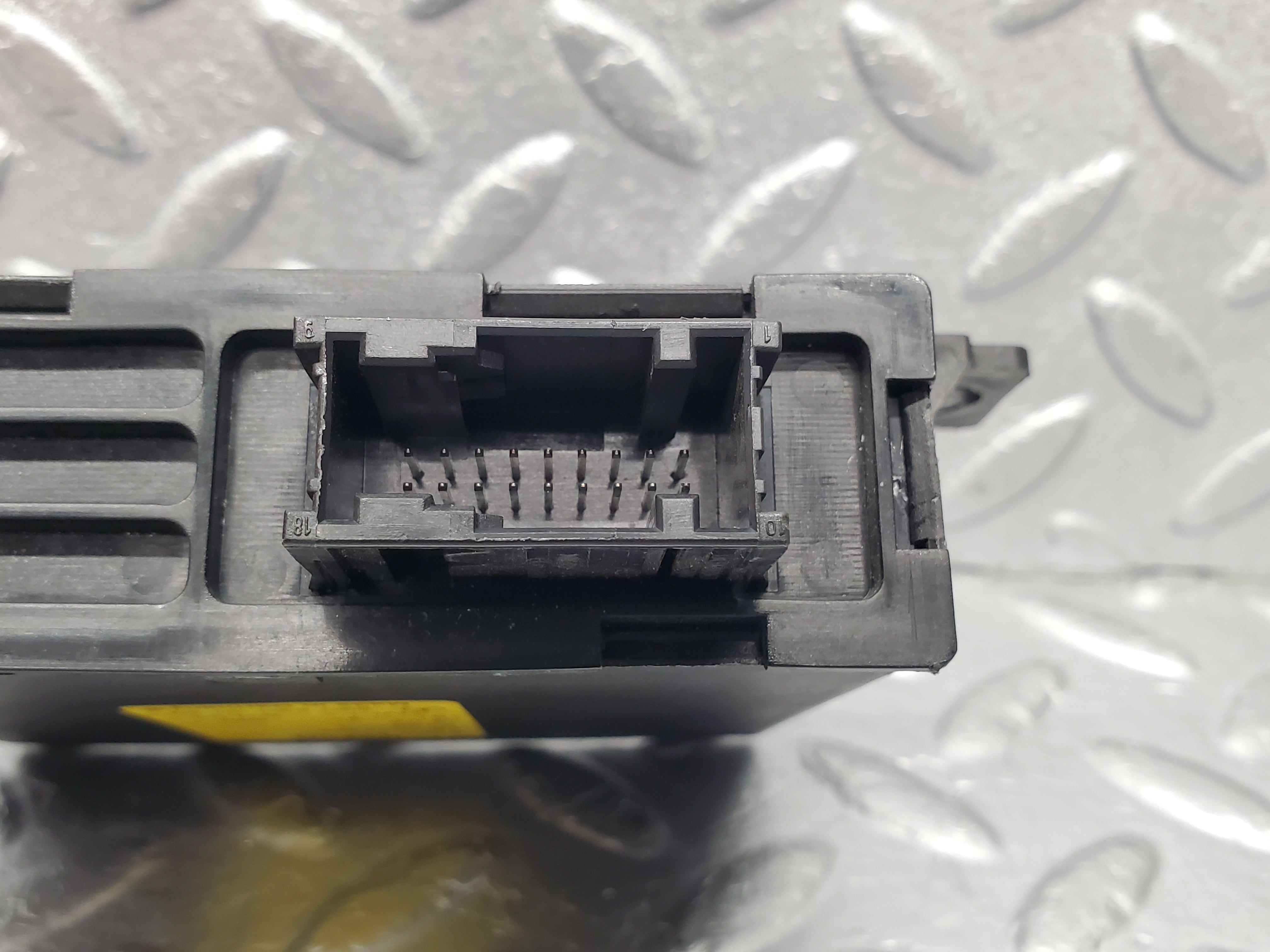 1593 Mercedes-Benz W220 S430 Headlight Control Module 2208203026