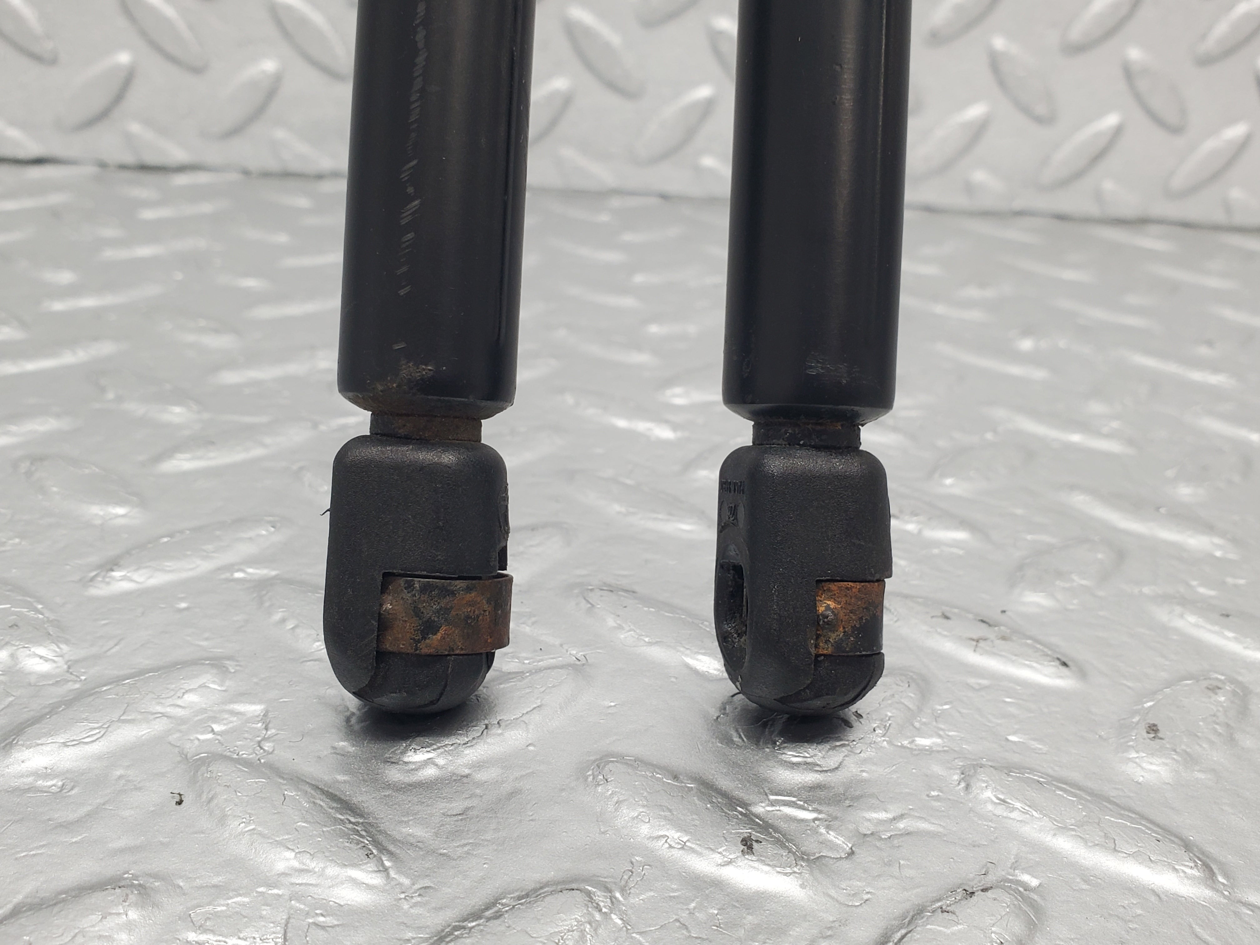 1596 Mercedes-Benz W220 S430 Boot Lid Gas Shock Strut Lifter 2208800323