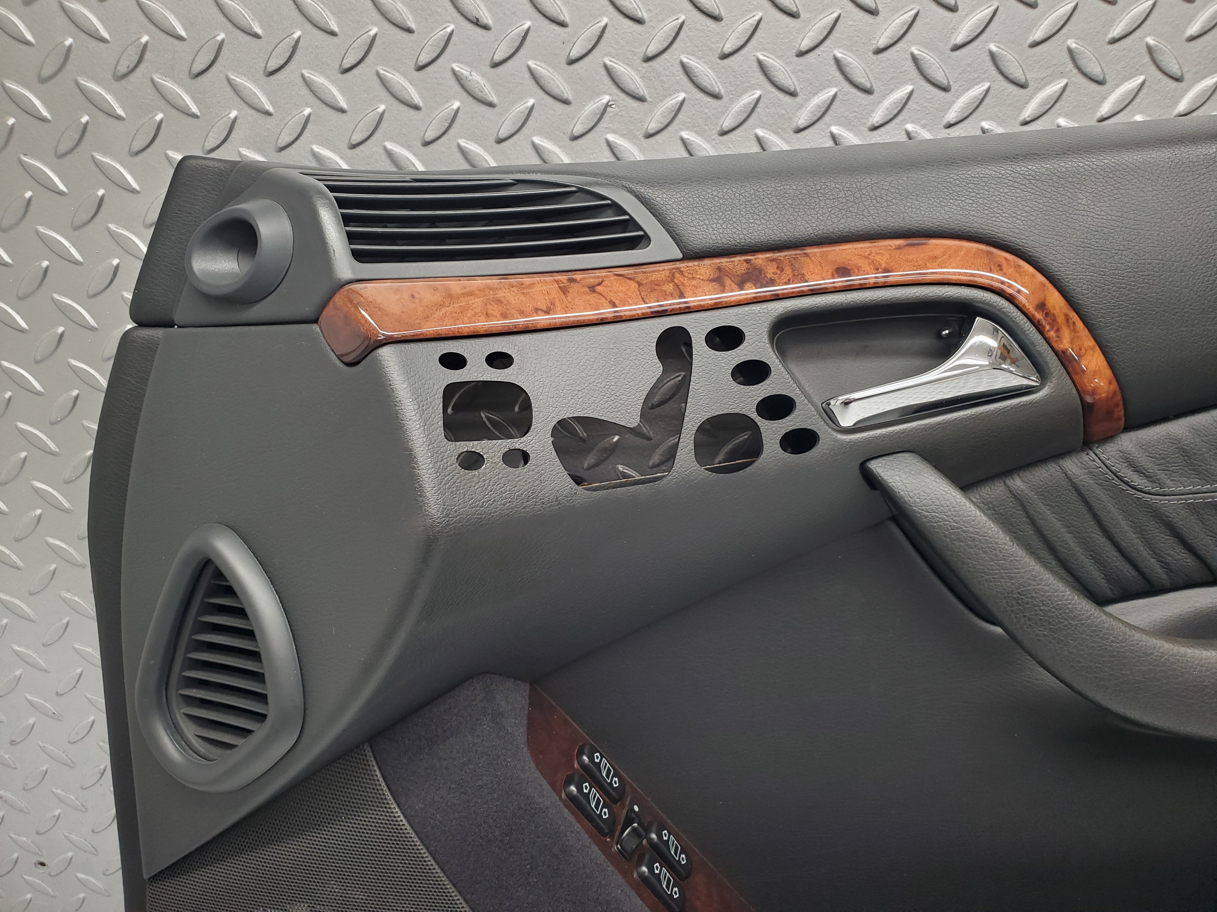 1571 Mercedes-Benz W220 S430 Front Right Door Card 2207200870