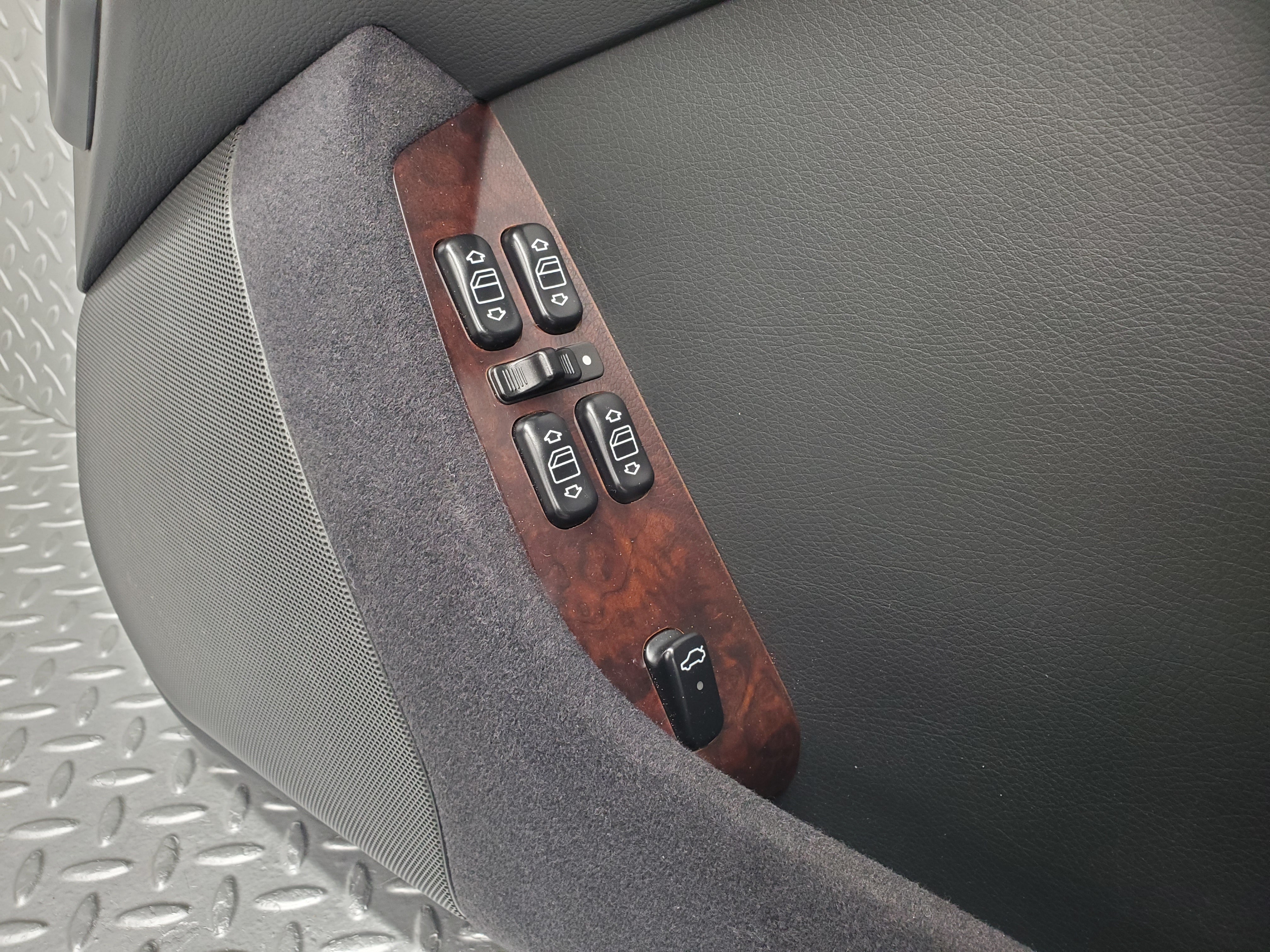 1571 Mercedes-Benz W220 S430 Front Right Door Card 2207200870