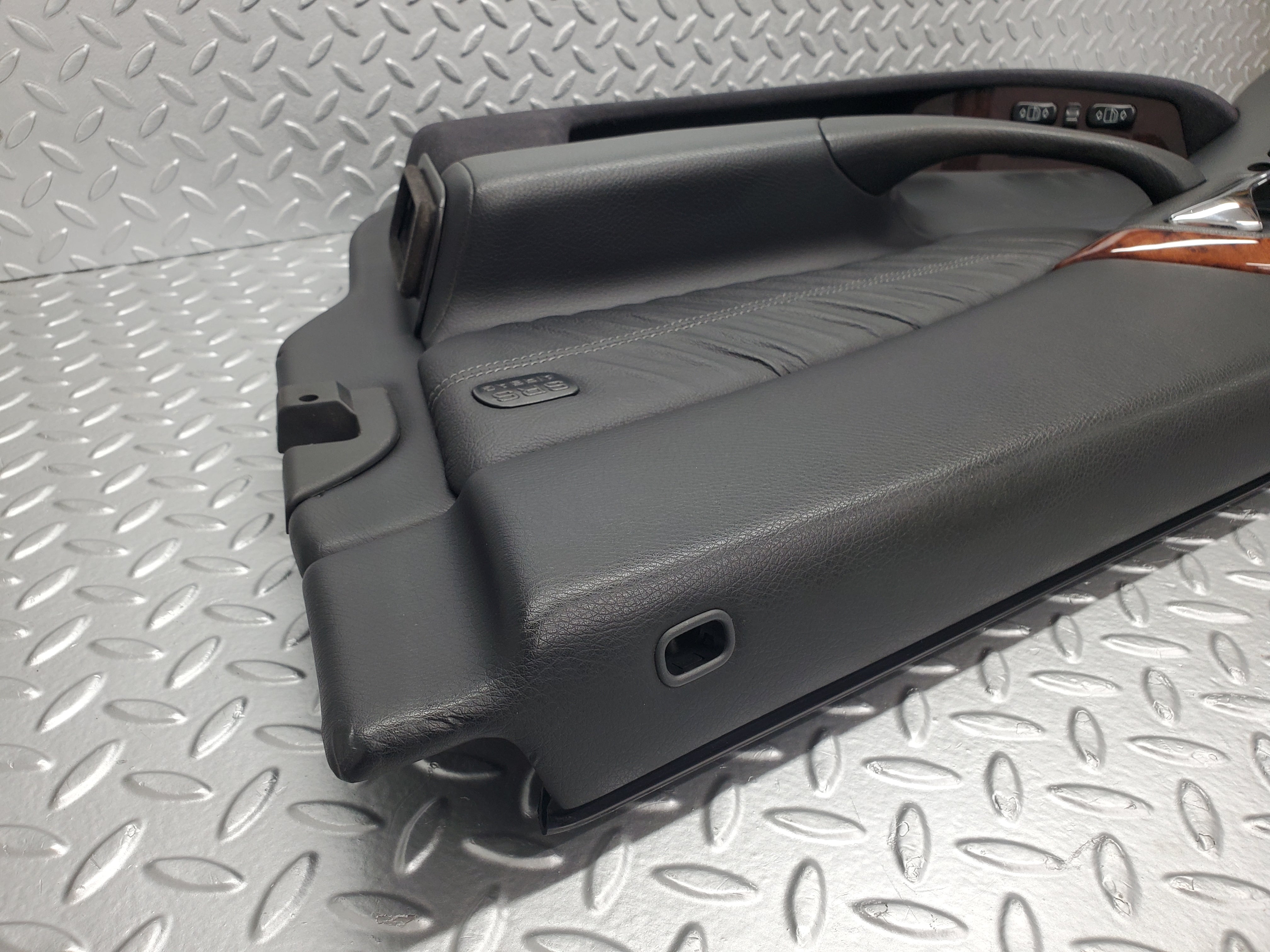 1571 Mercedes-Benz W220 S430 Front Right Door Card 2207200870