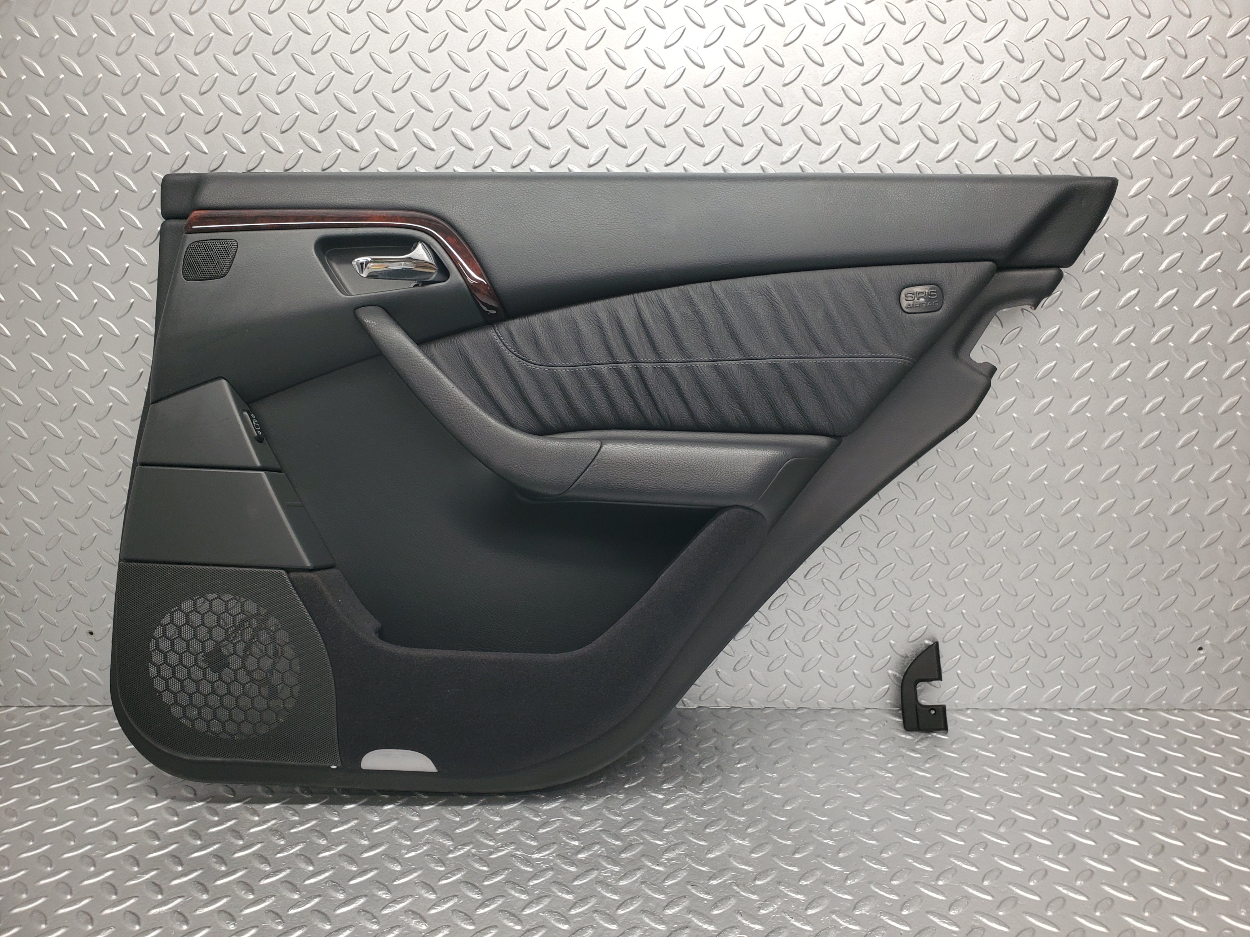 1572 Mercedes-Benz W220 S430 Rear Right Door Card 2207302270