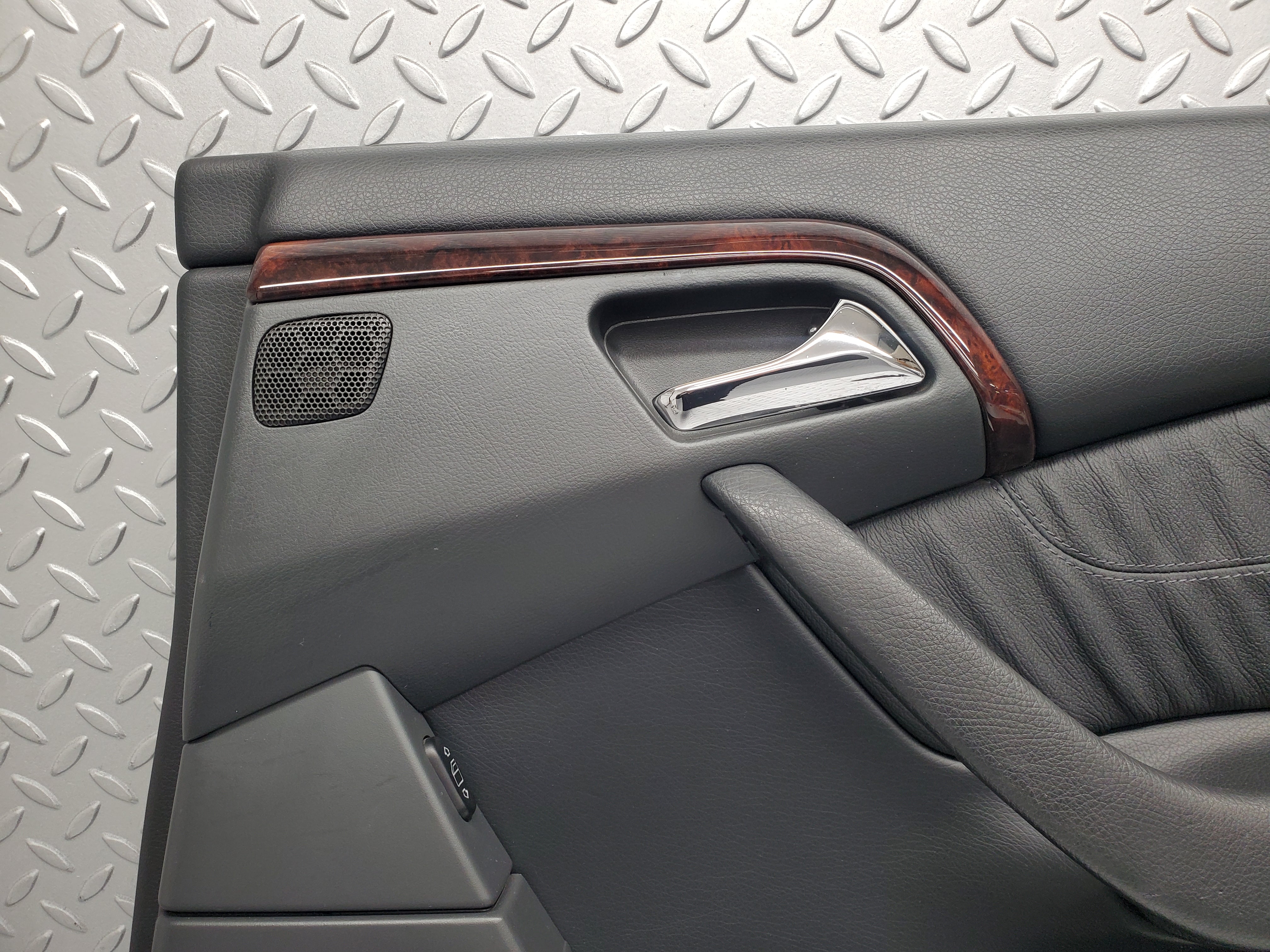 1572 Mercedes-Benz W220 S430 Rear Right Door Card 2207302270