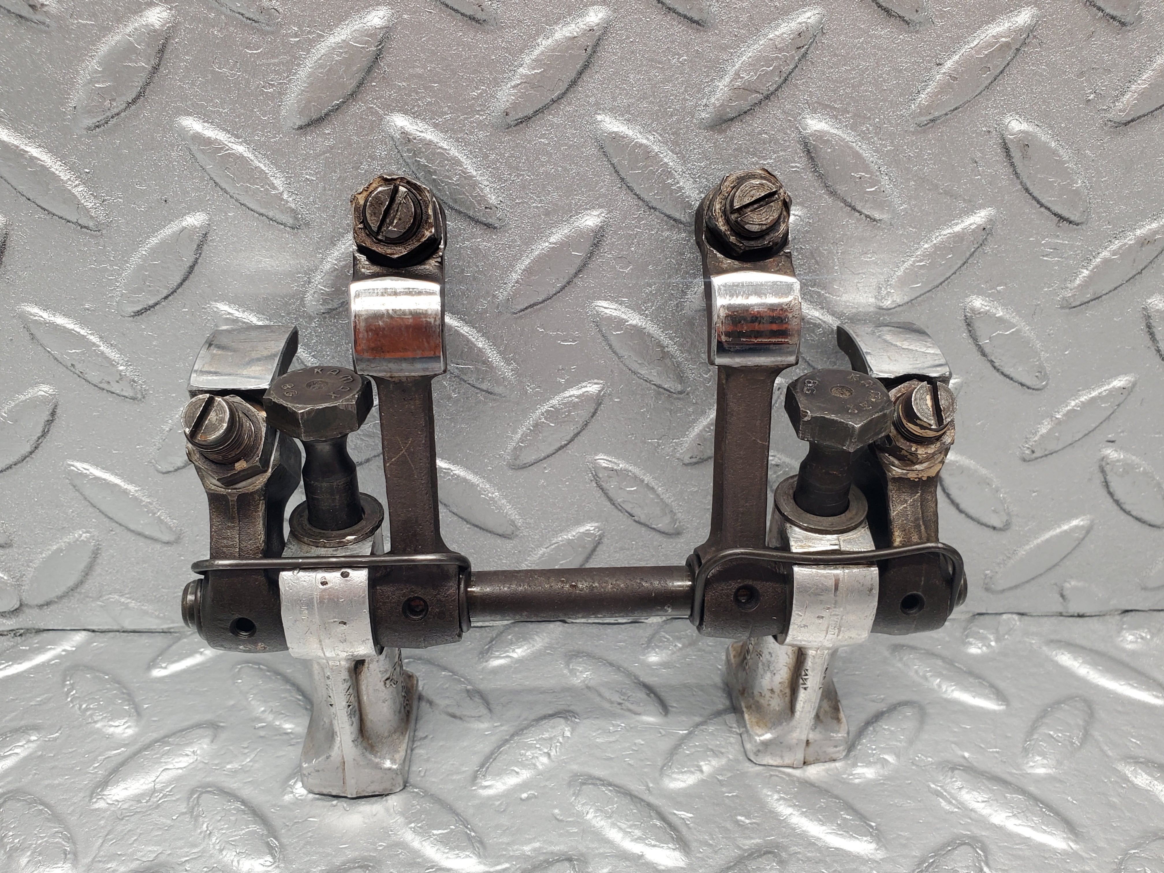 1727 Mercedes-Benz W105 219 Ponton Rocker Arms