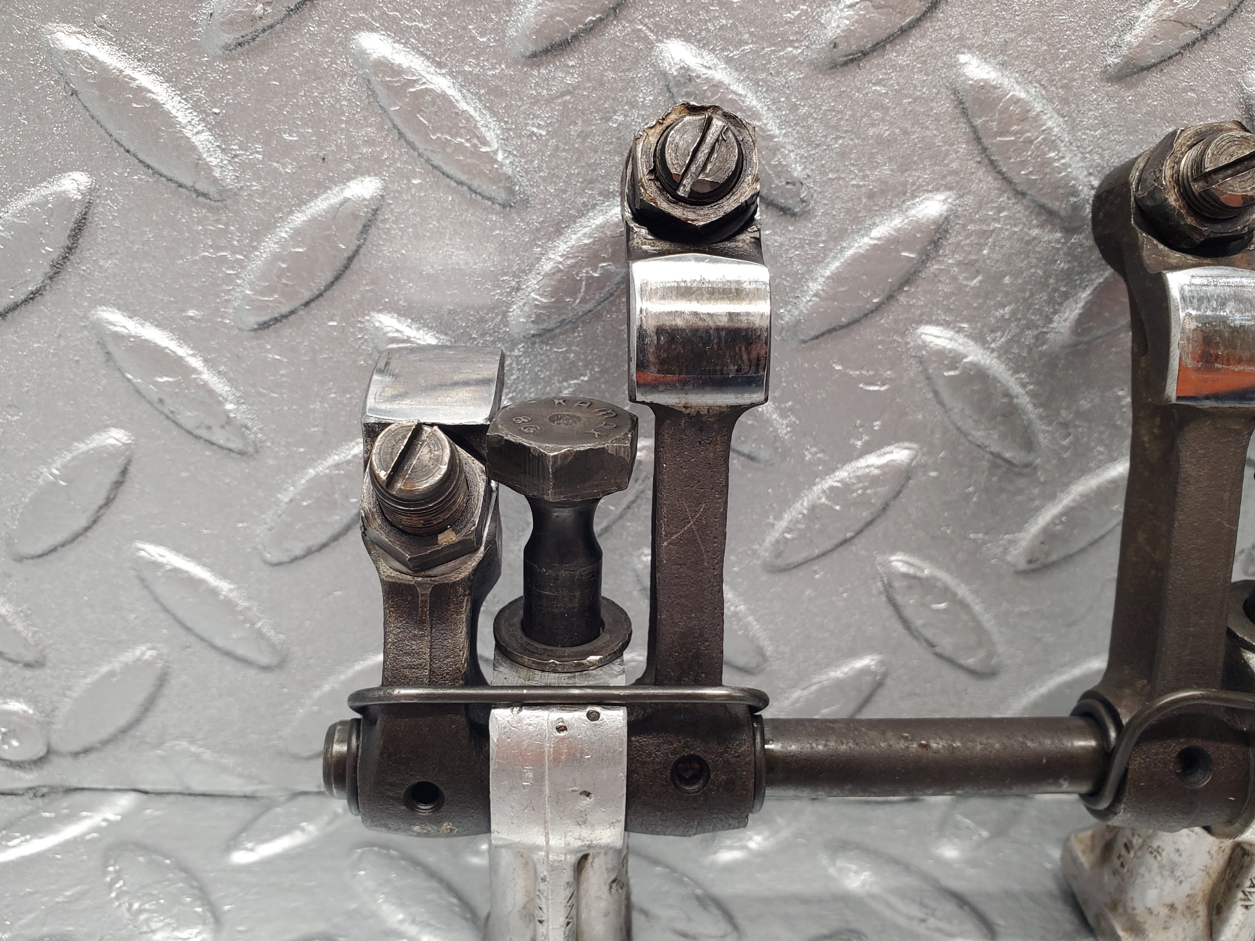 1727 Mercedes-Benz W105 219 Ponton Rocker Arms