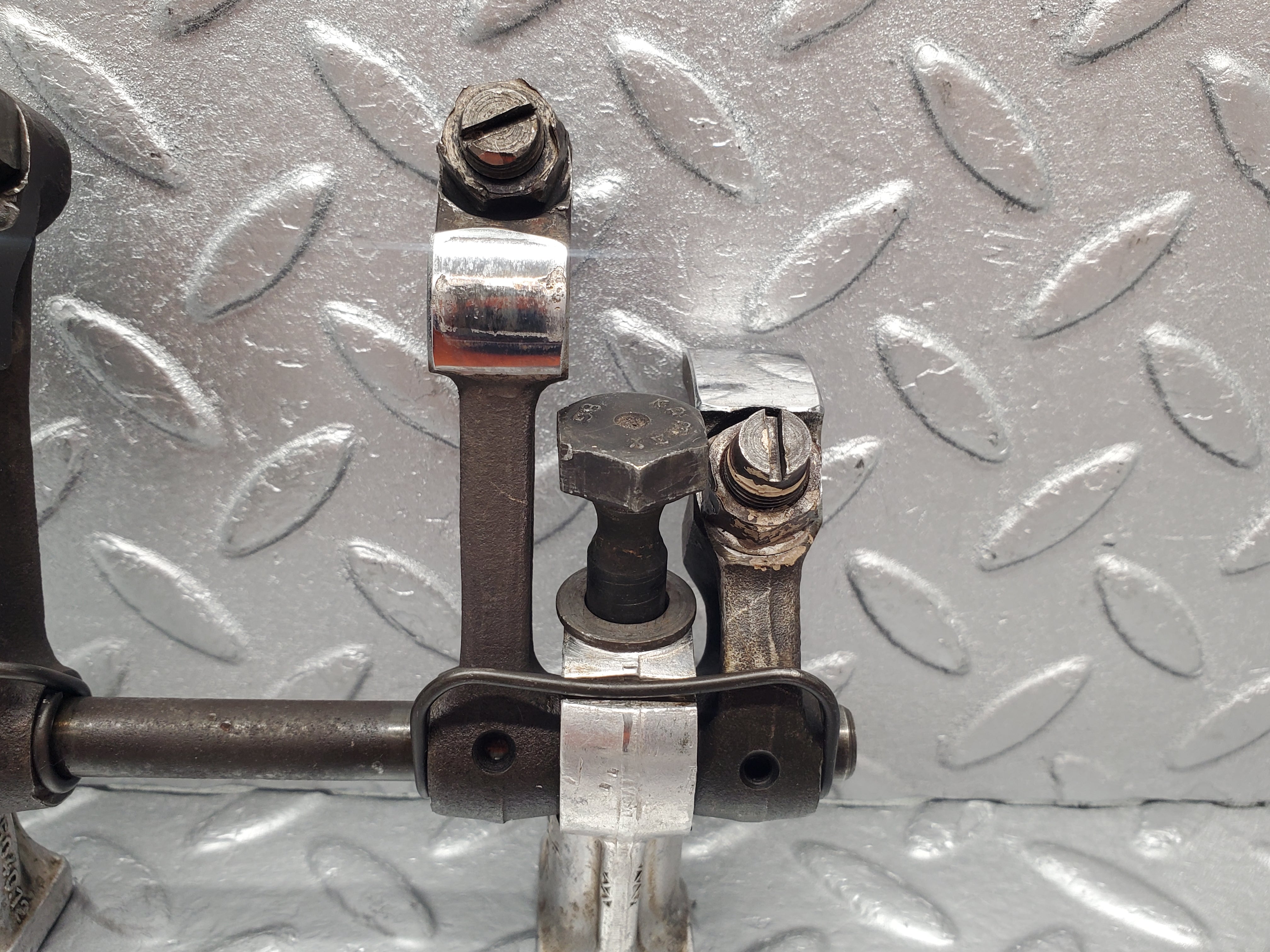 1727 Mercedes-Benz W105 219 Ponton Rocker Arms