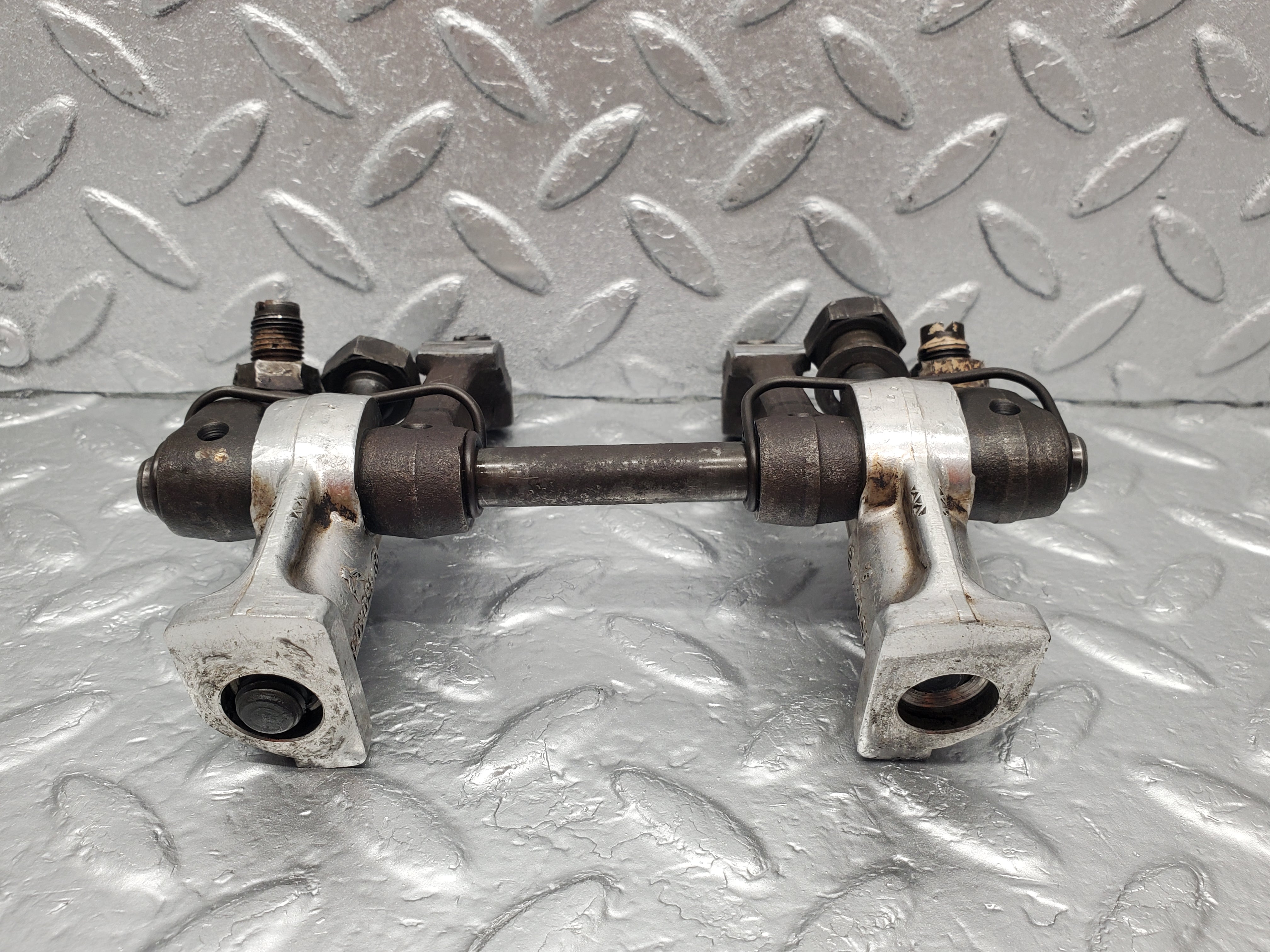 1727 Mercedes-Benz W105 219 Ponton Rocker Arms