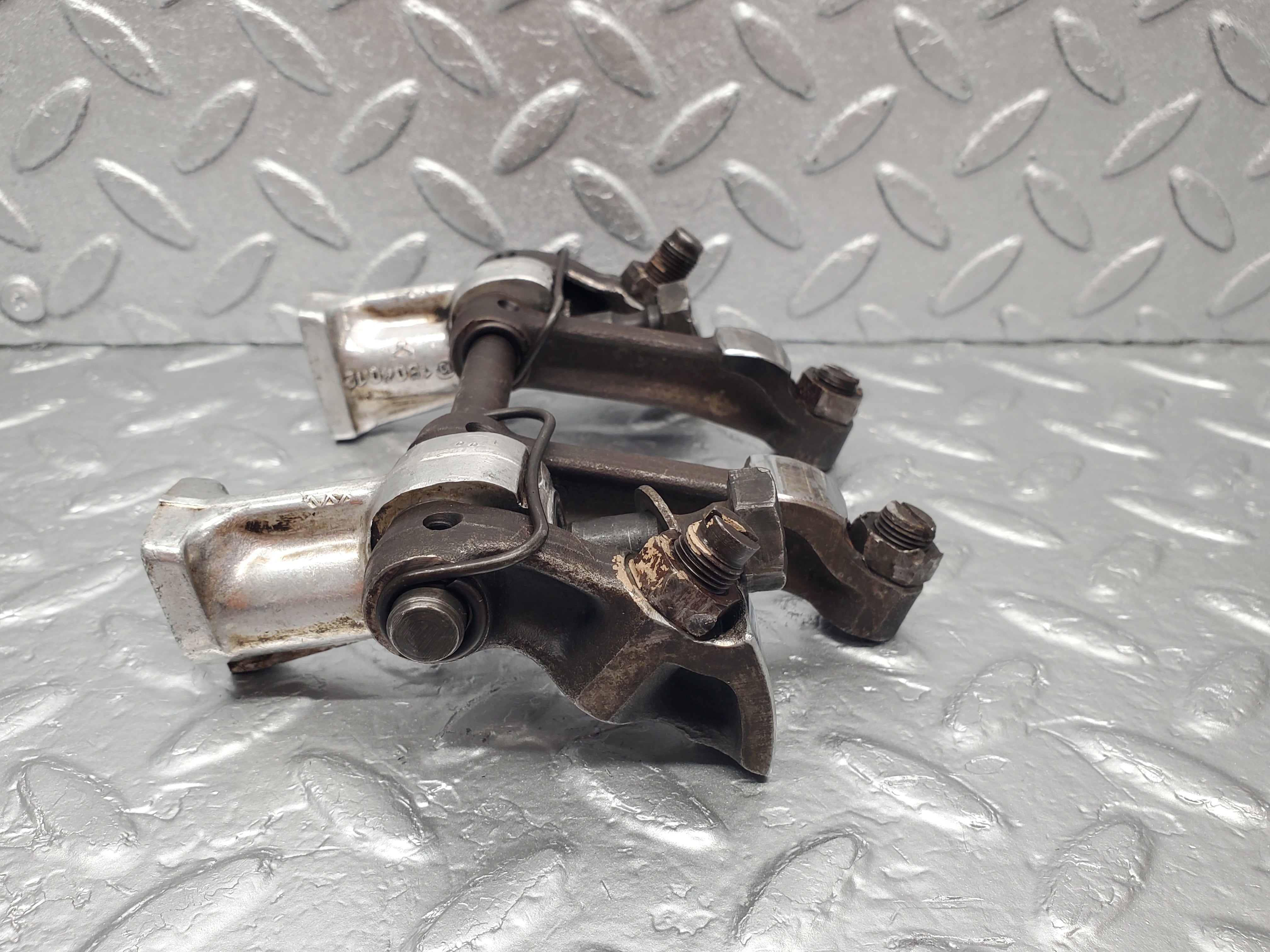 1727 Mercedes-Benz W105 219 Ponton Rocker Arms