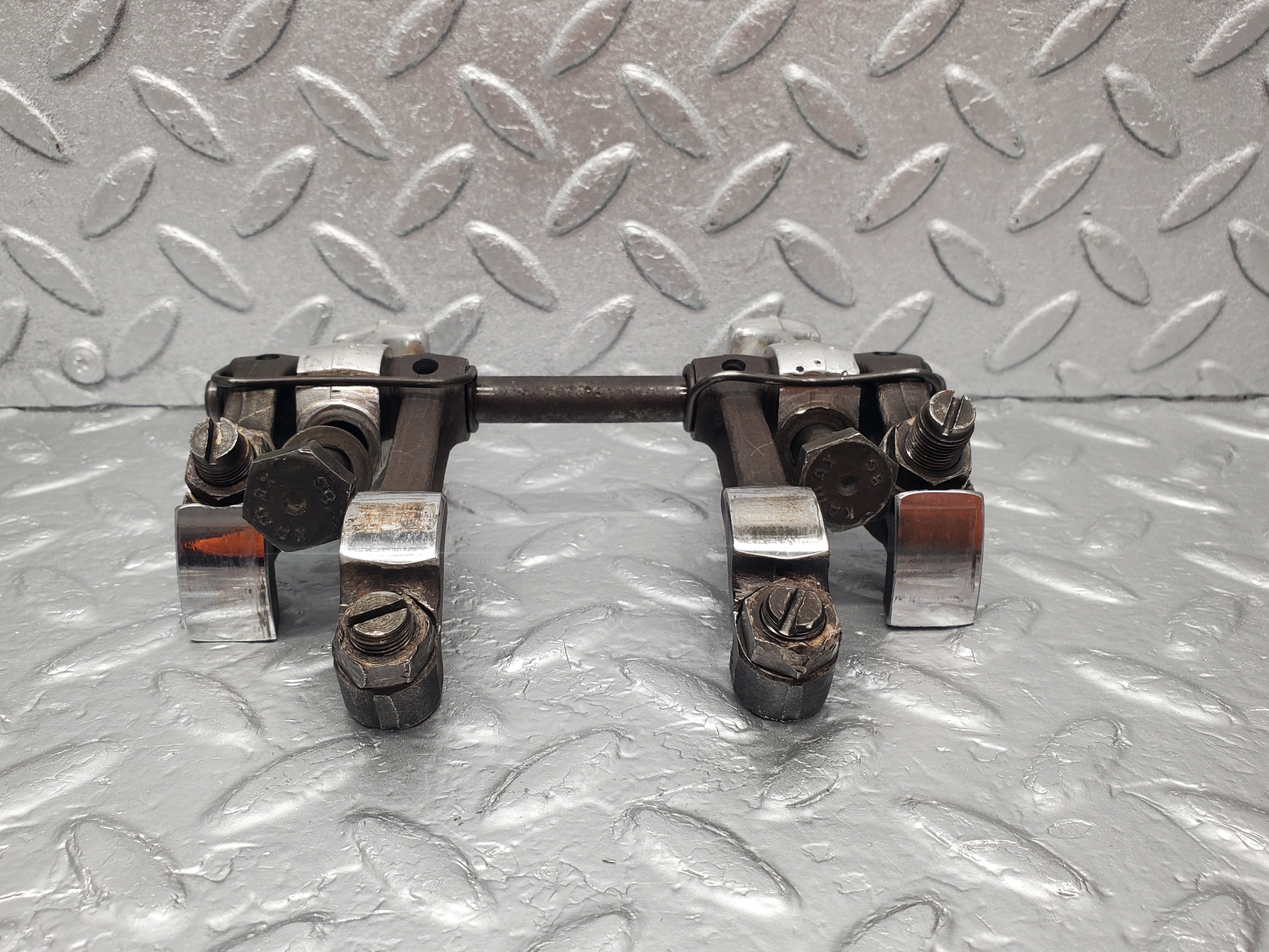 1727 Mercedes-Benz W105 219 Ponton Rocker Arms