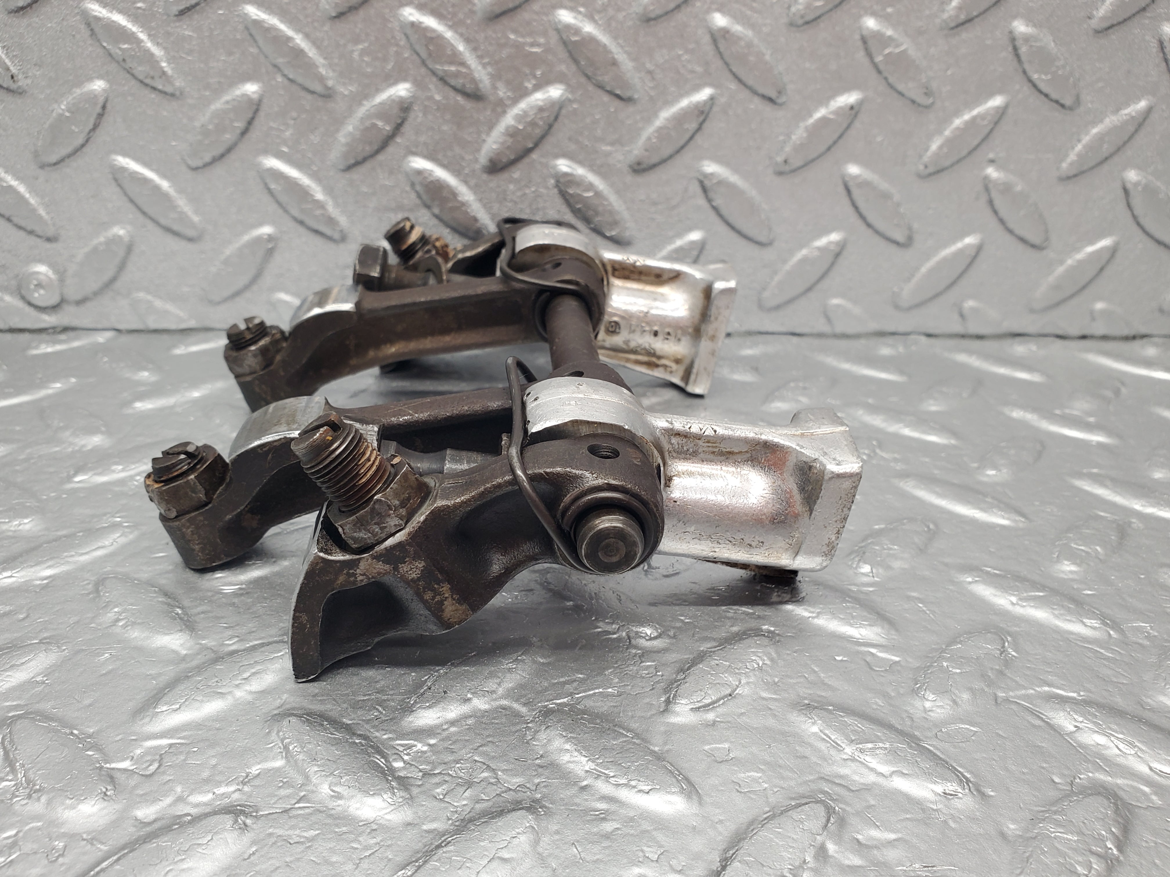 1727 Mercedes-Benz W105 219 Ponton Rocker Arms
