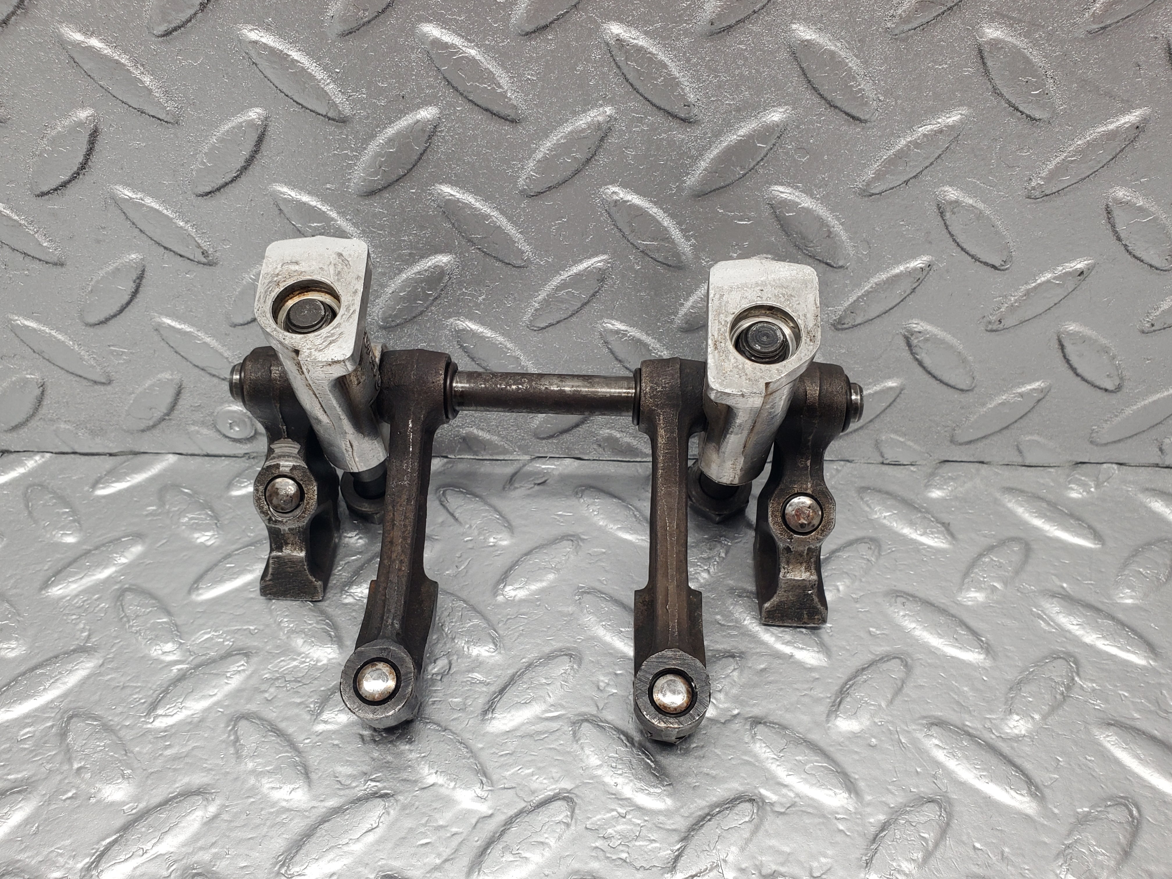 1727 Mercedes-Benz W105 219 Ponton Rocker Arms