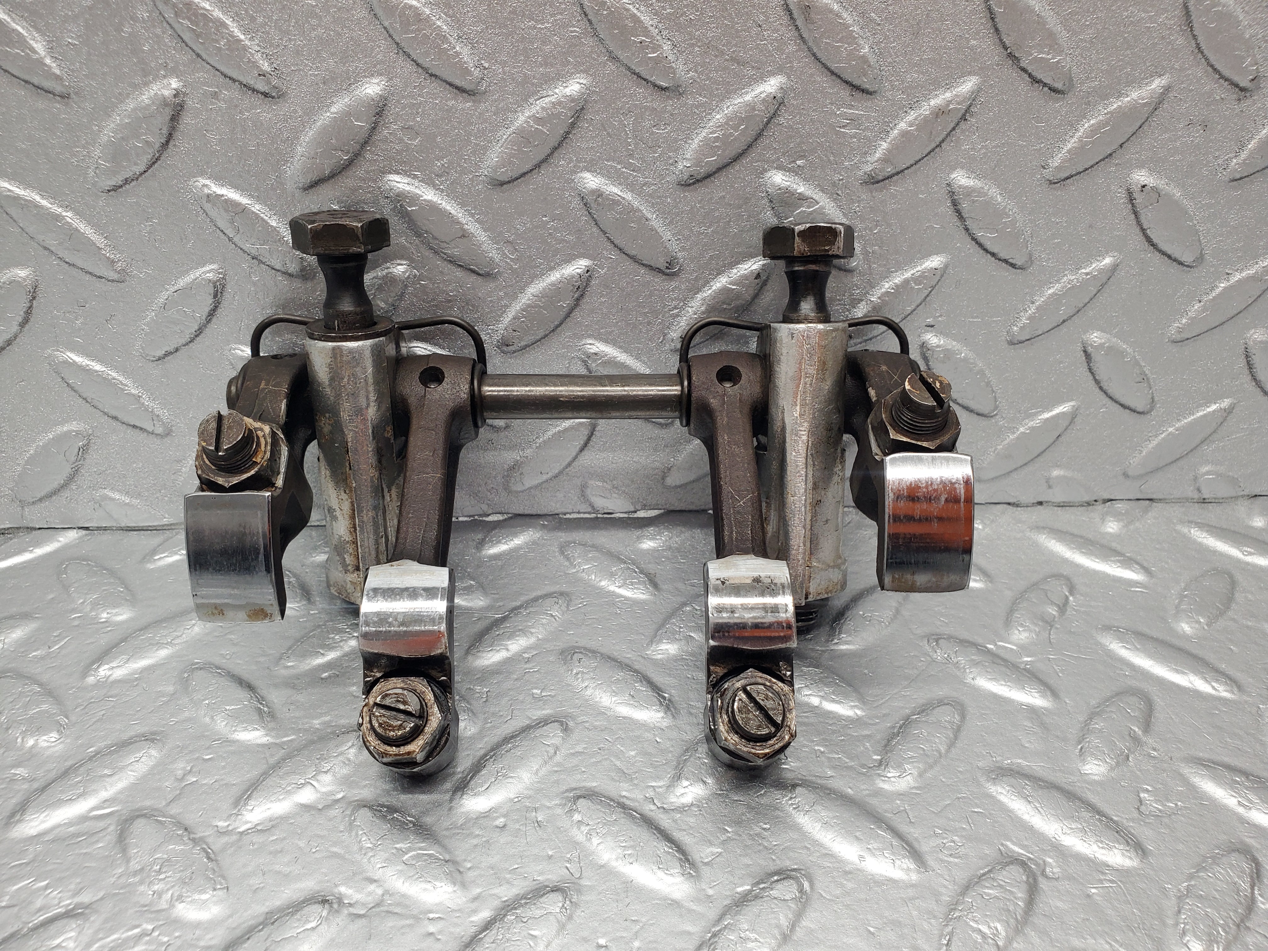 1728 Mercedes-Benz W105 219 Ponton Rocker Arms