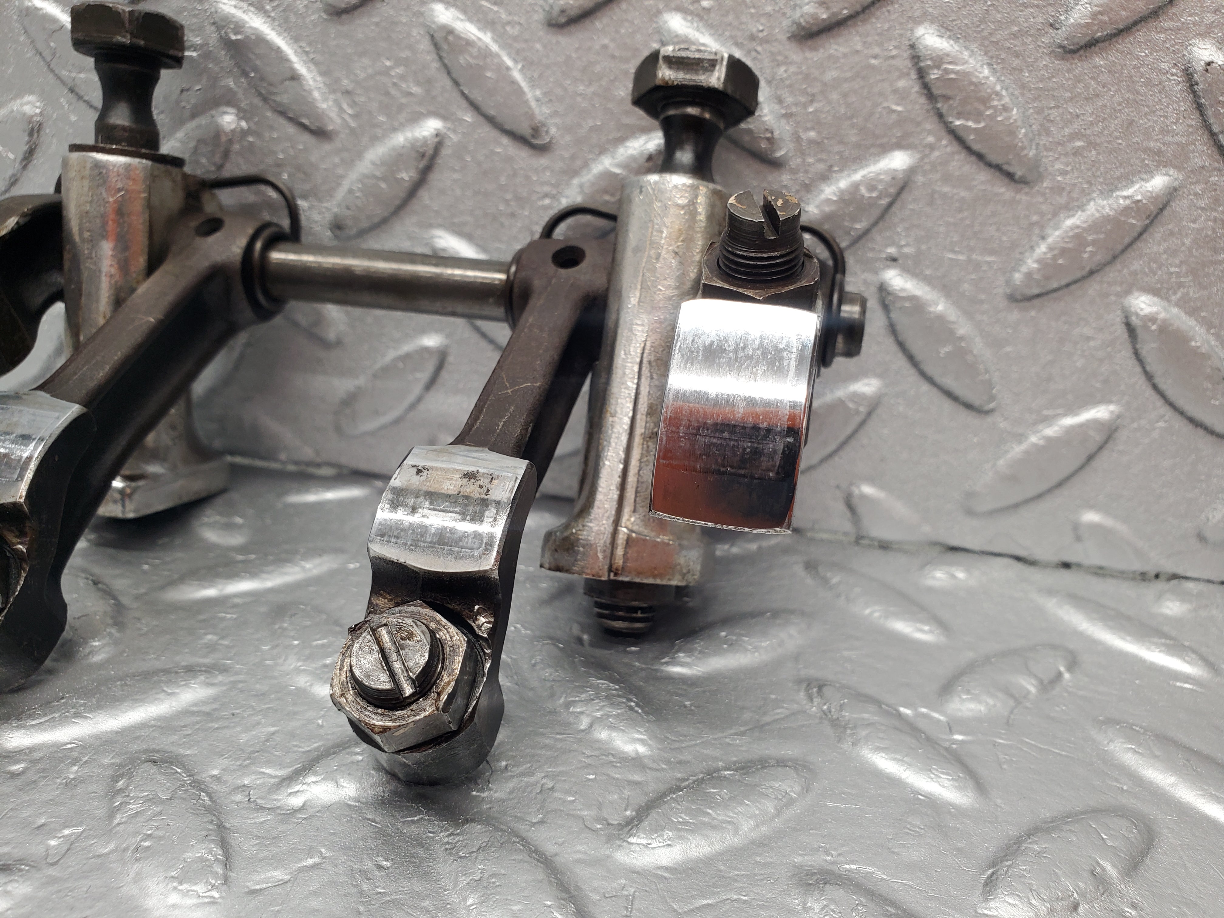 1728 Mercedes-Benz W105 219 Ponton Rocker Arms