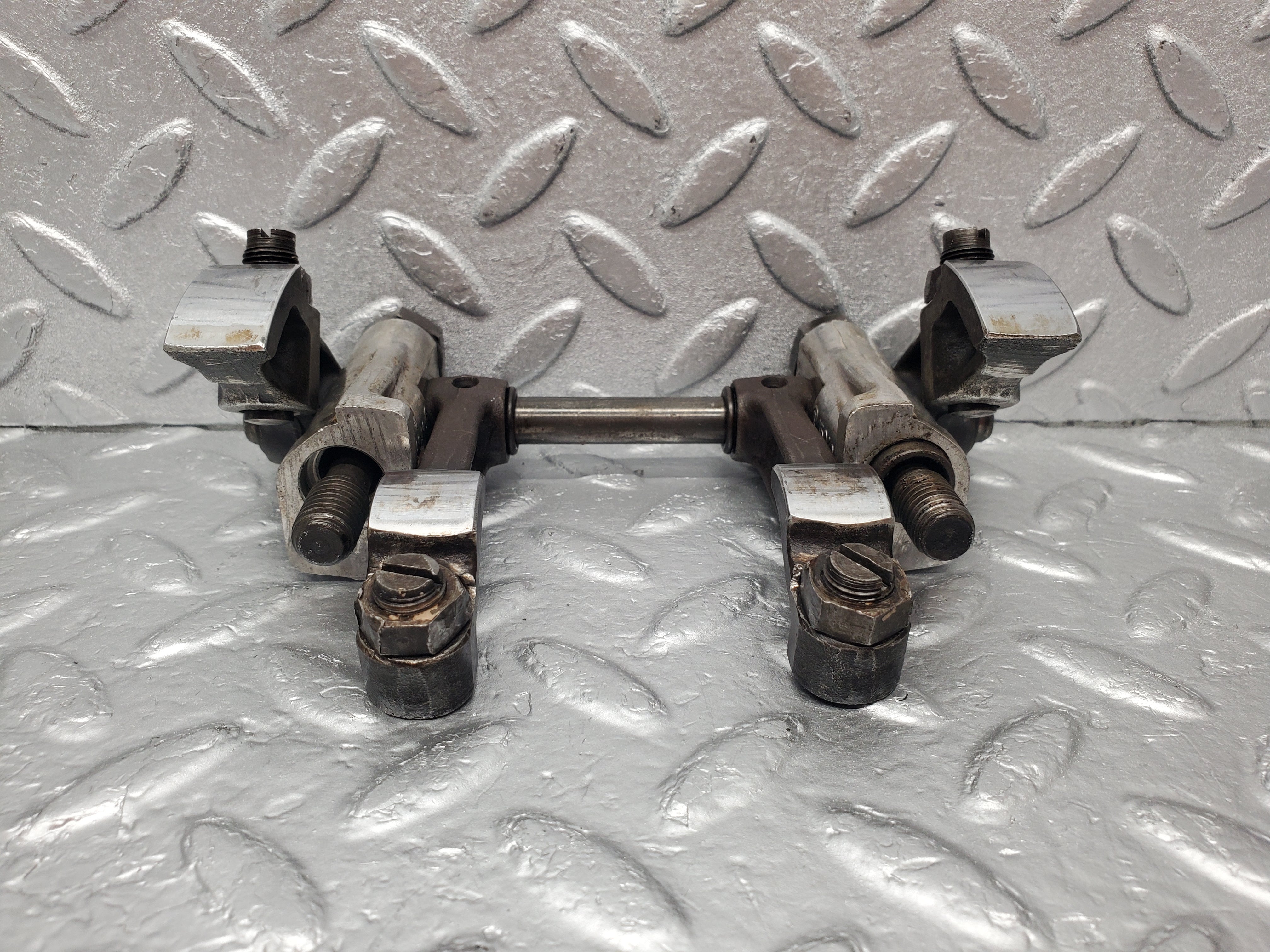 1728 Mercedes-Benz W105 219 Ponton Rocker Arms