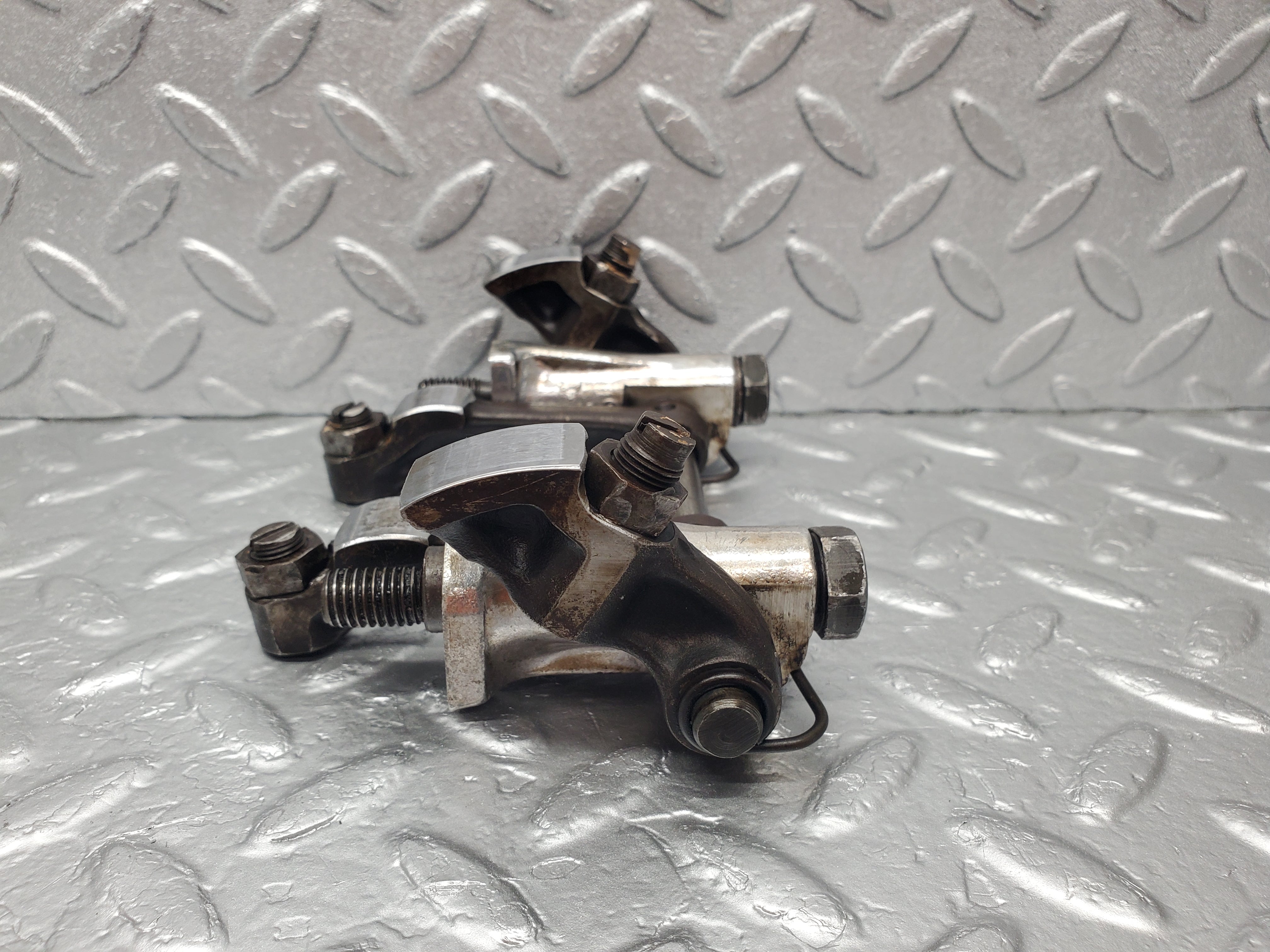 1728 Mercedes-Benz W105 219 Ponton Rocker Arms