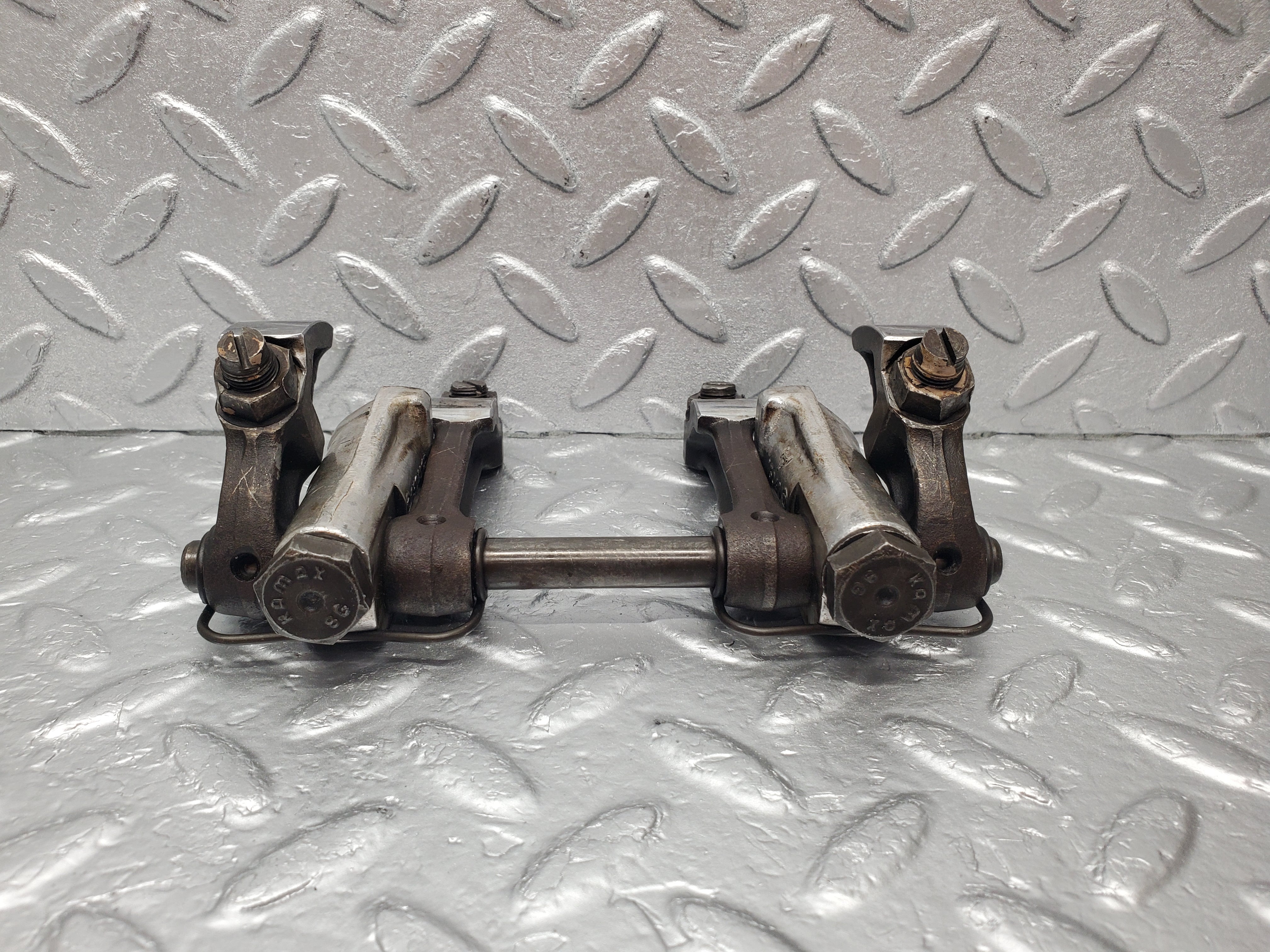 1728 Mercedes-Benz W105 219 Ponton Rocker Arms