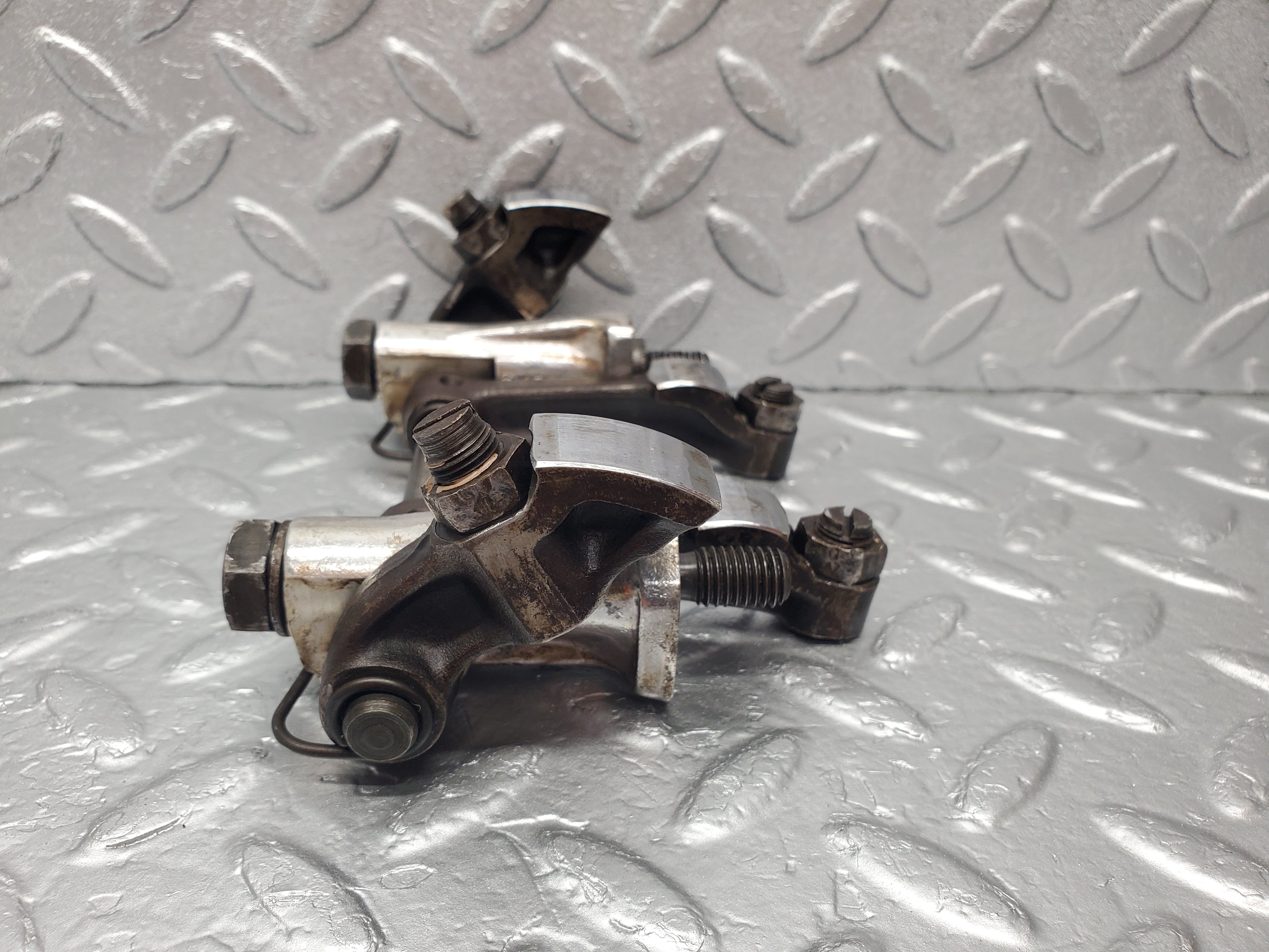 1728 Mercedes-Benz W105 219 Ponton Rocker Arms