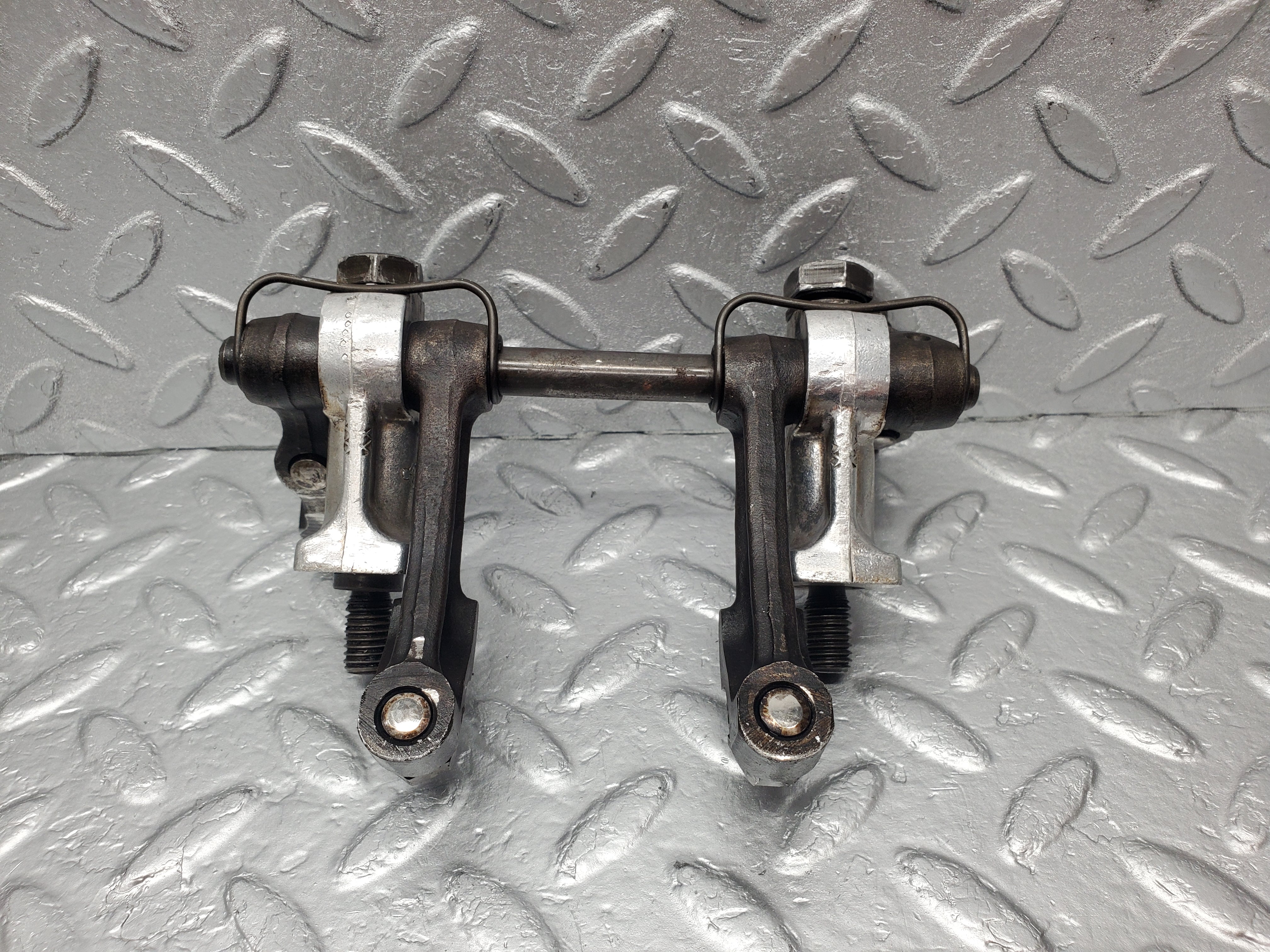 1728 Mercedes-Benz W105 219 Ponton Rocker Arms