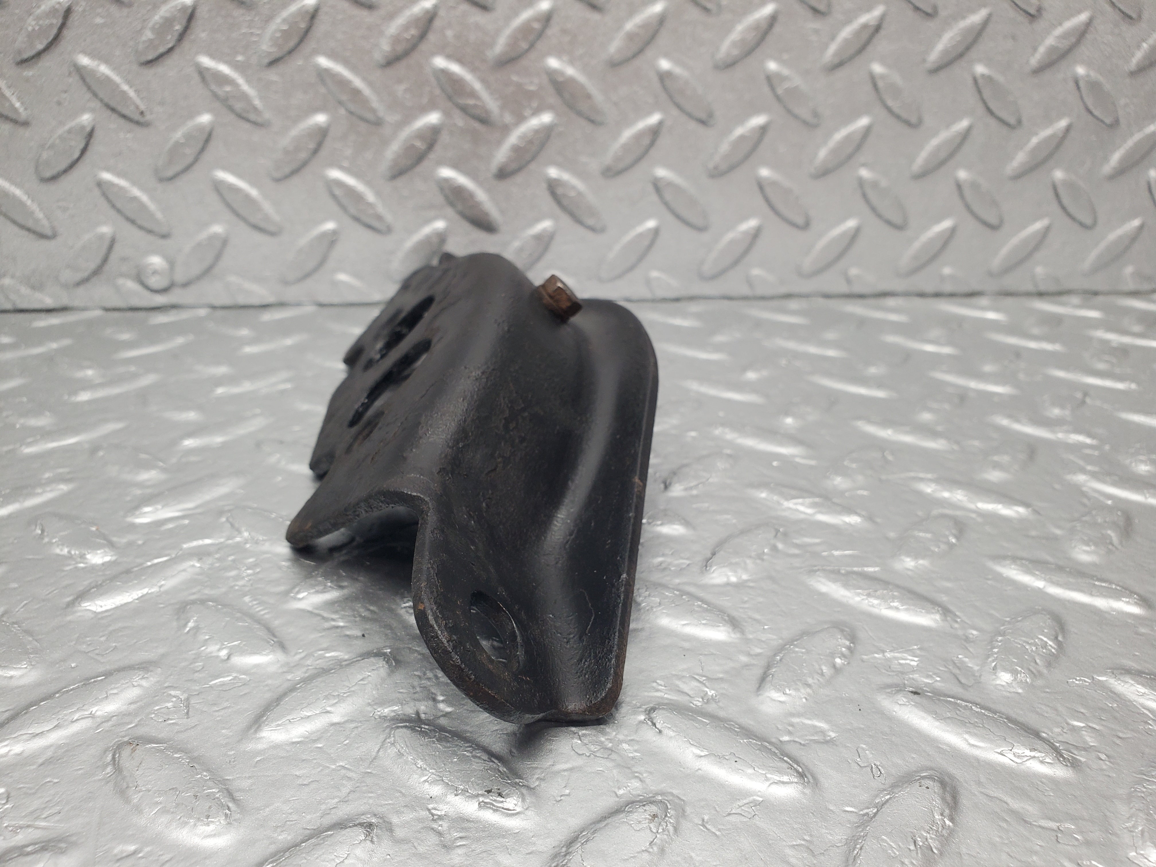 1735 Mercedes-Benz W105 219 Ponton Gearbox Mount Bracket