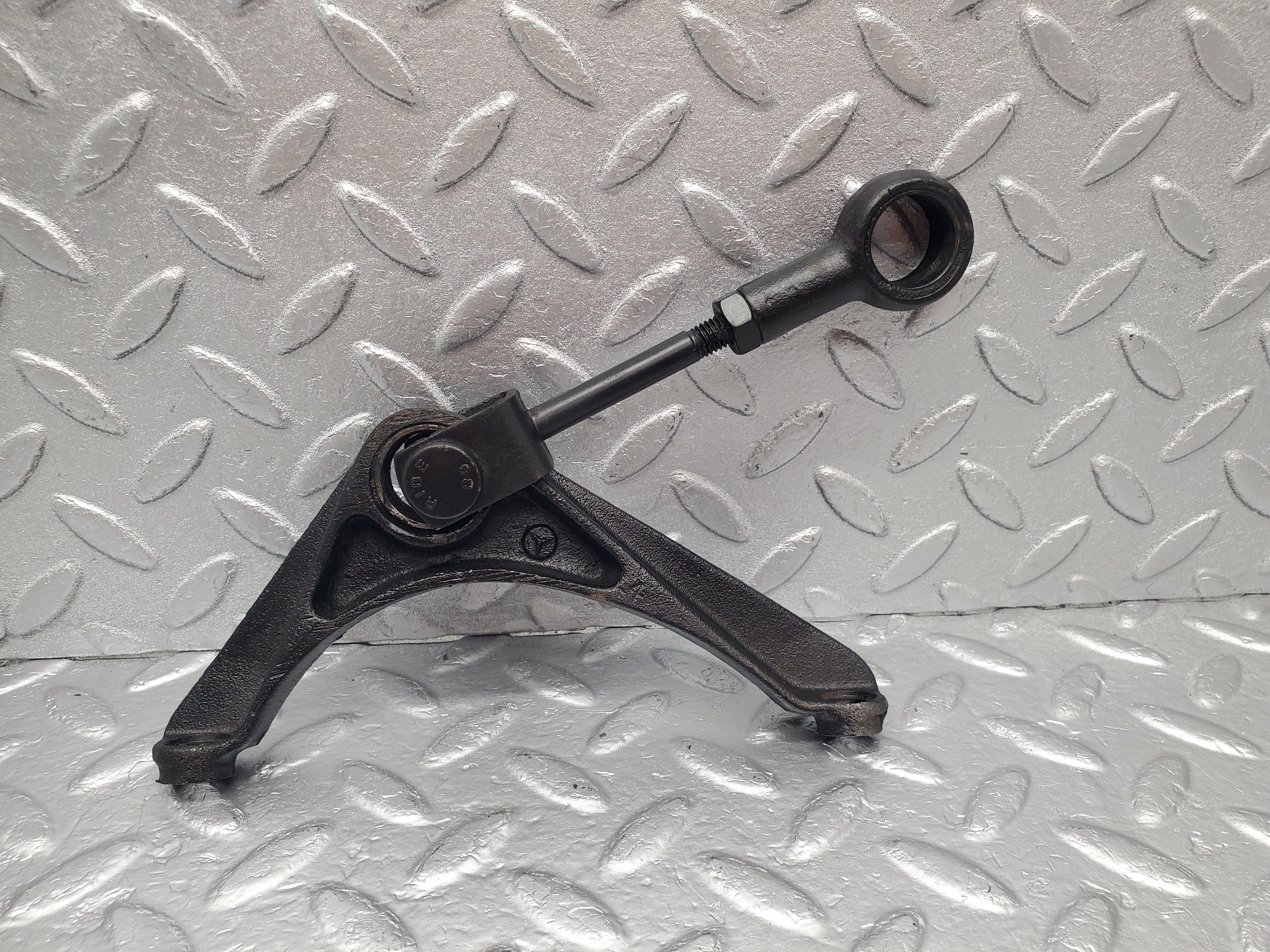 1744 Mercedes-Benz W105 219 PONTON Front Engine Mount Bracket