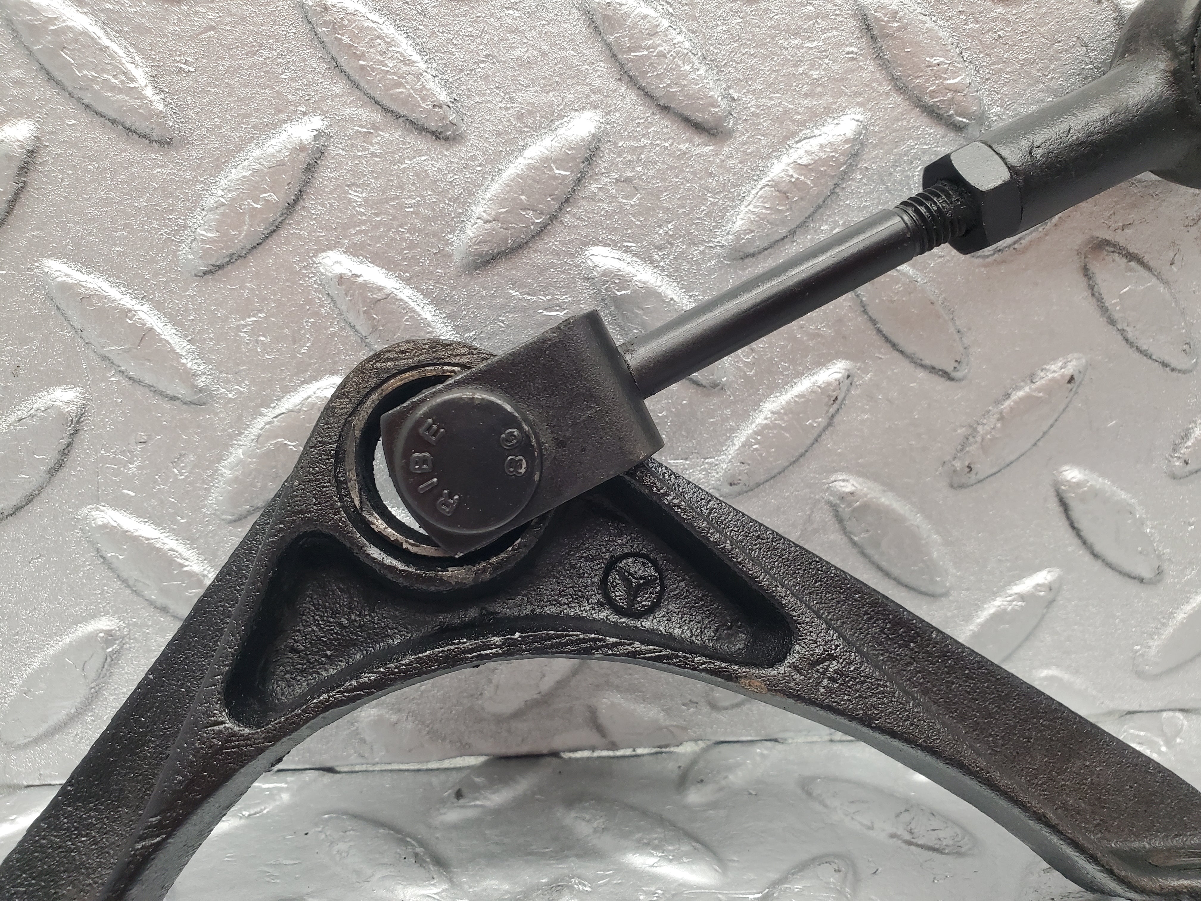 1744 Mercedes-Benz W105 219 PONTON Front Engine Mount Bracket