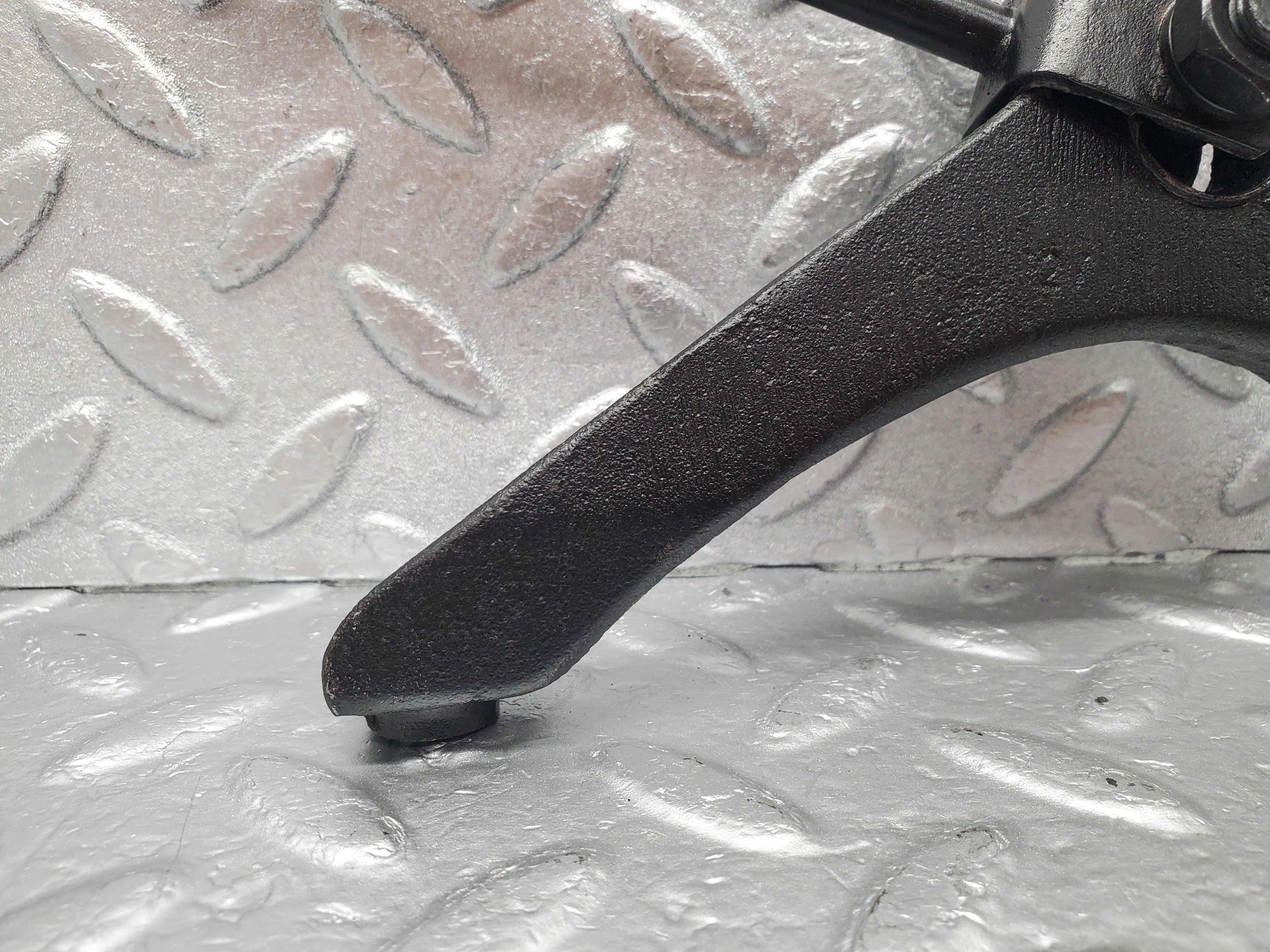 1744 Mercedes-Benz W105 219 PONTON Front Engine Mount Bracket