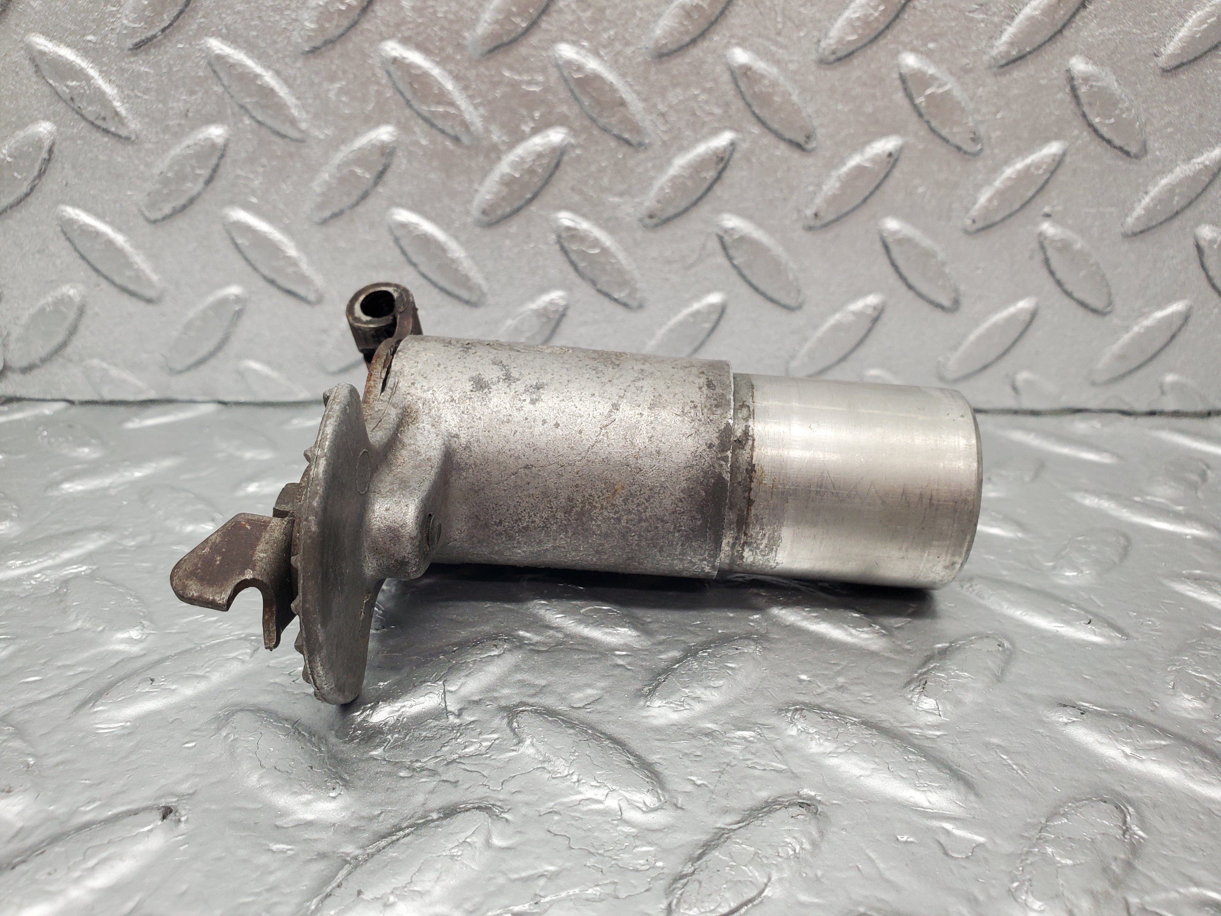 1747 Mercedes-Benz W105 219 Ponton Ignition Distributor Mount 1801581415