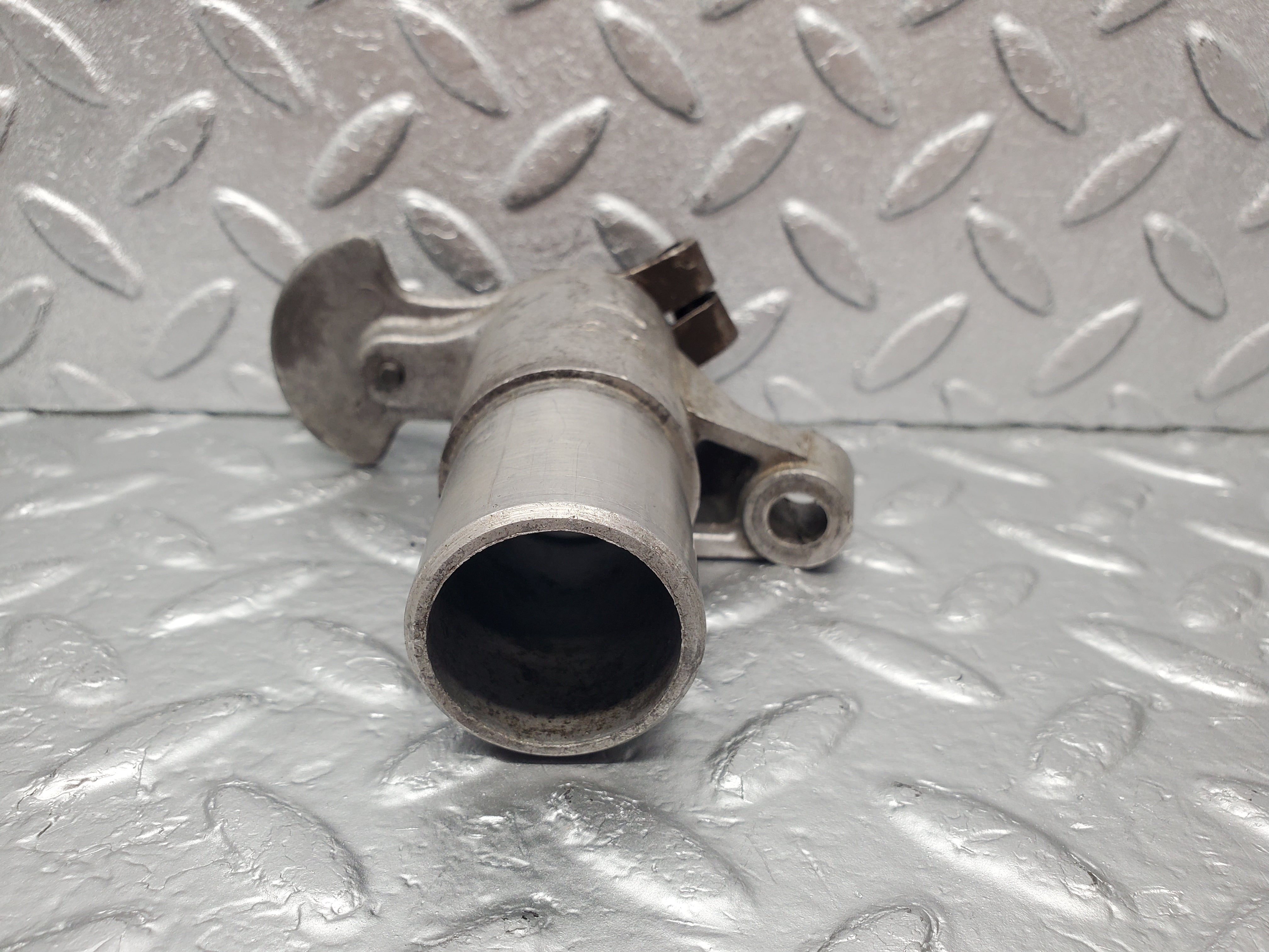 1747 Mercedes-Benz W105 219 Ponton Ignition Distributor Mount 1801581415