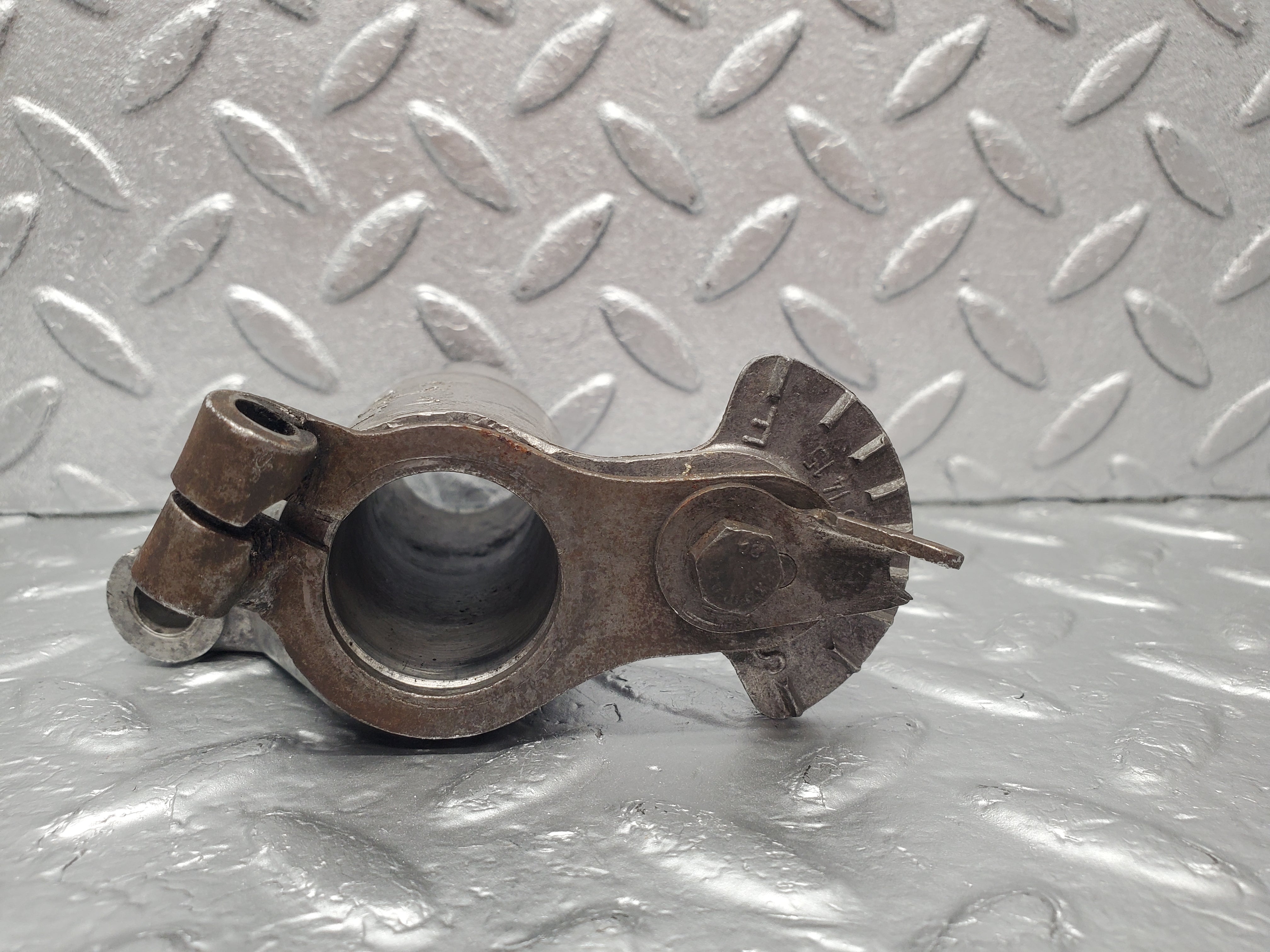 1747 Mercedes-Benz W105 219 Ponton Ignition Distributor Mount 1801581415