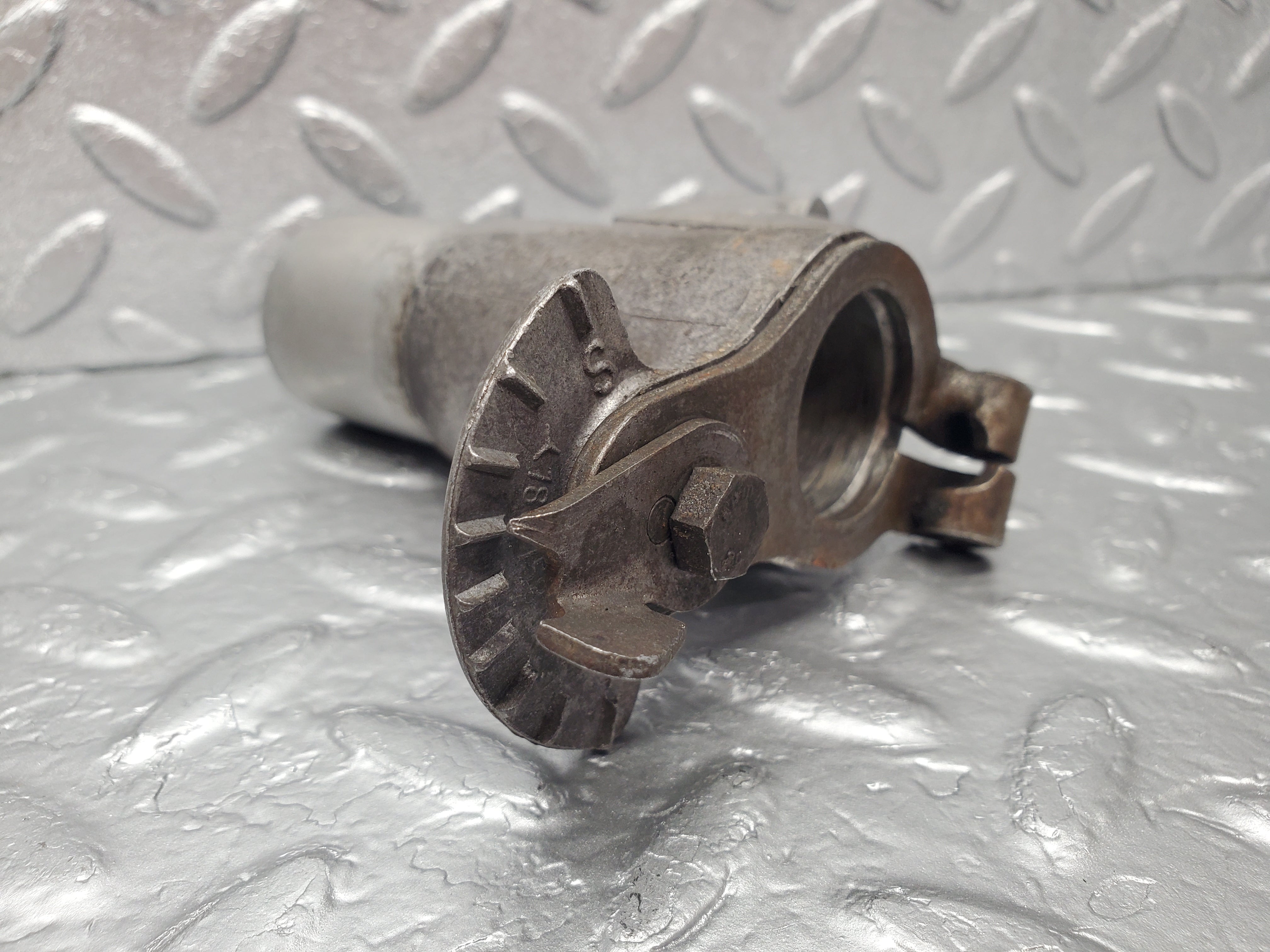 1747 Mercedes-Benz W105 219 Ponton Ignition Distributor Mount 1801581415