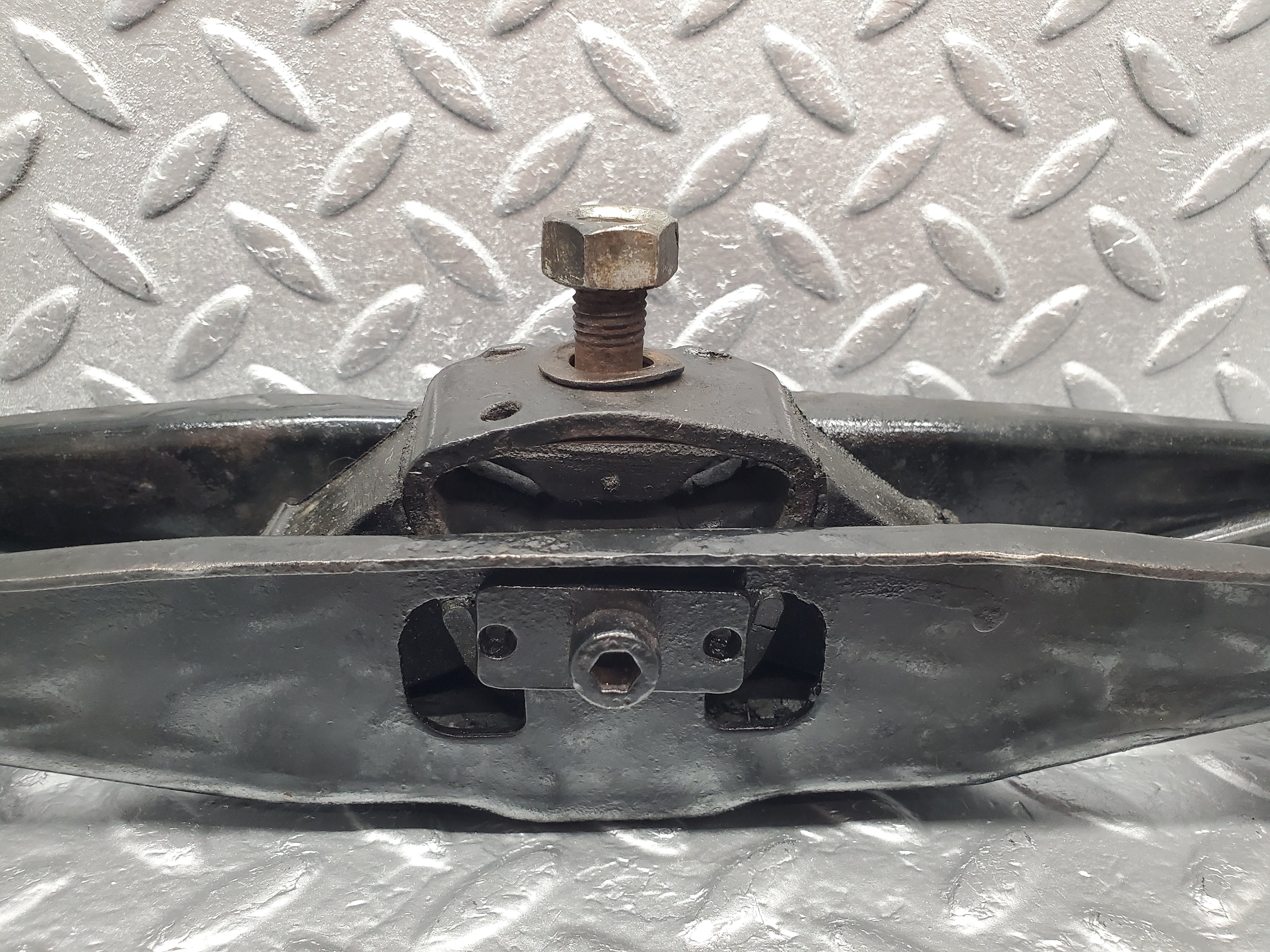 1751 Mercedes-Benz W123 230E Gearbox Mount Bracket