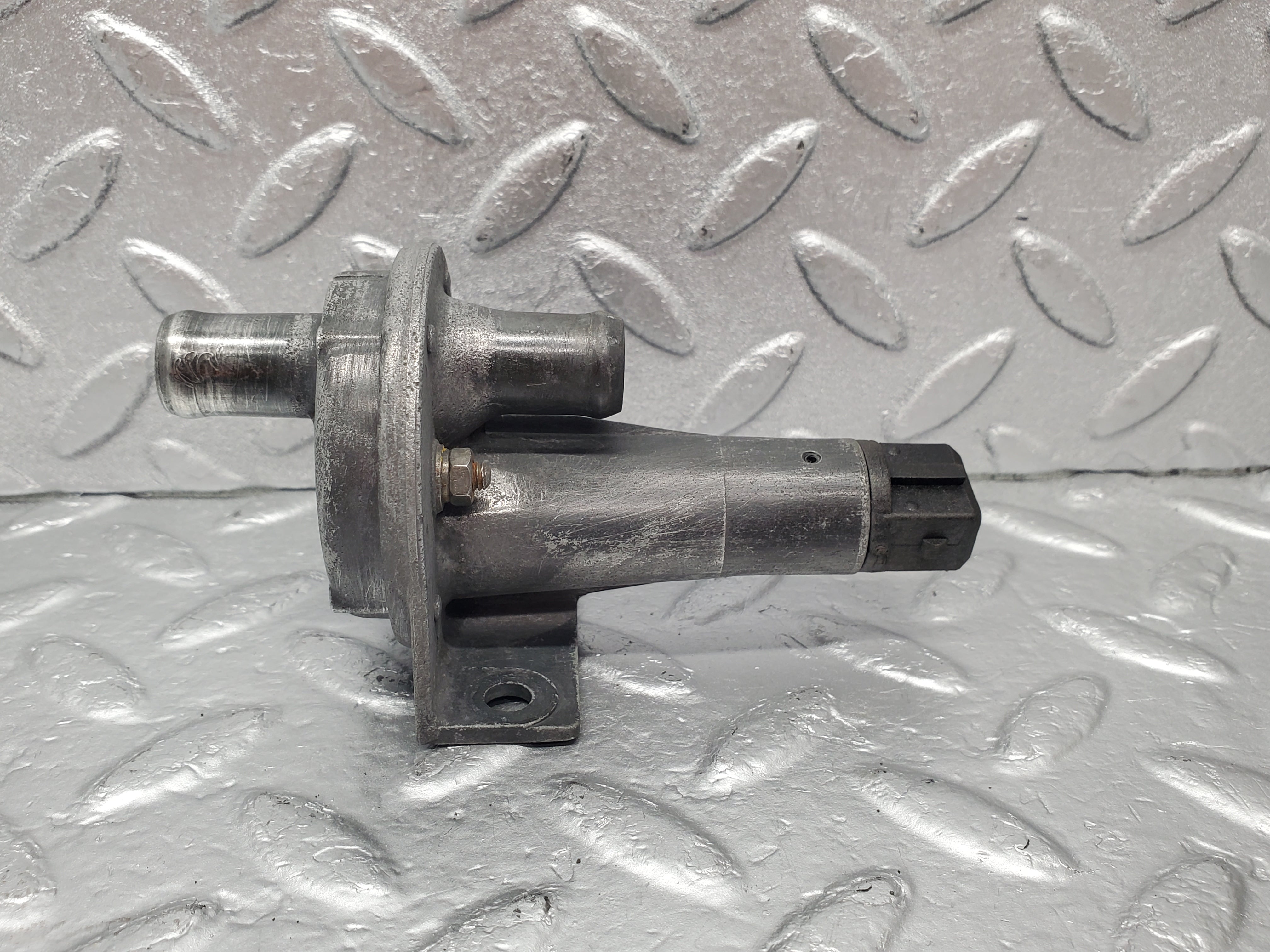 1755 Mercedes-Benz W123 230E Auxiliary Air Valve Bosch 0280140127