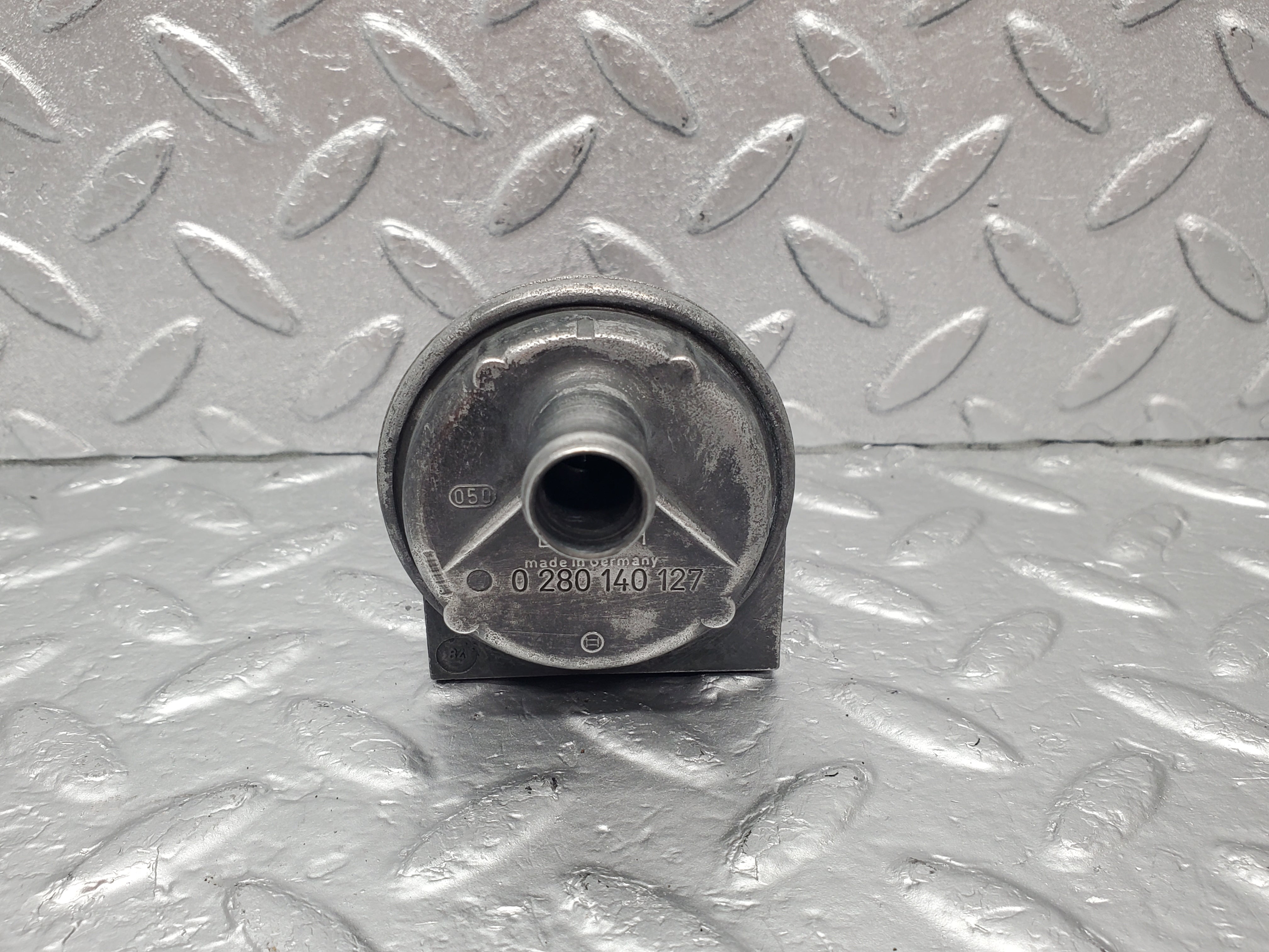 1755 Mercedes-Benz W123 230E Auxiliary Air Valve Bosch 0280140127