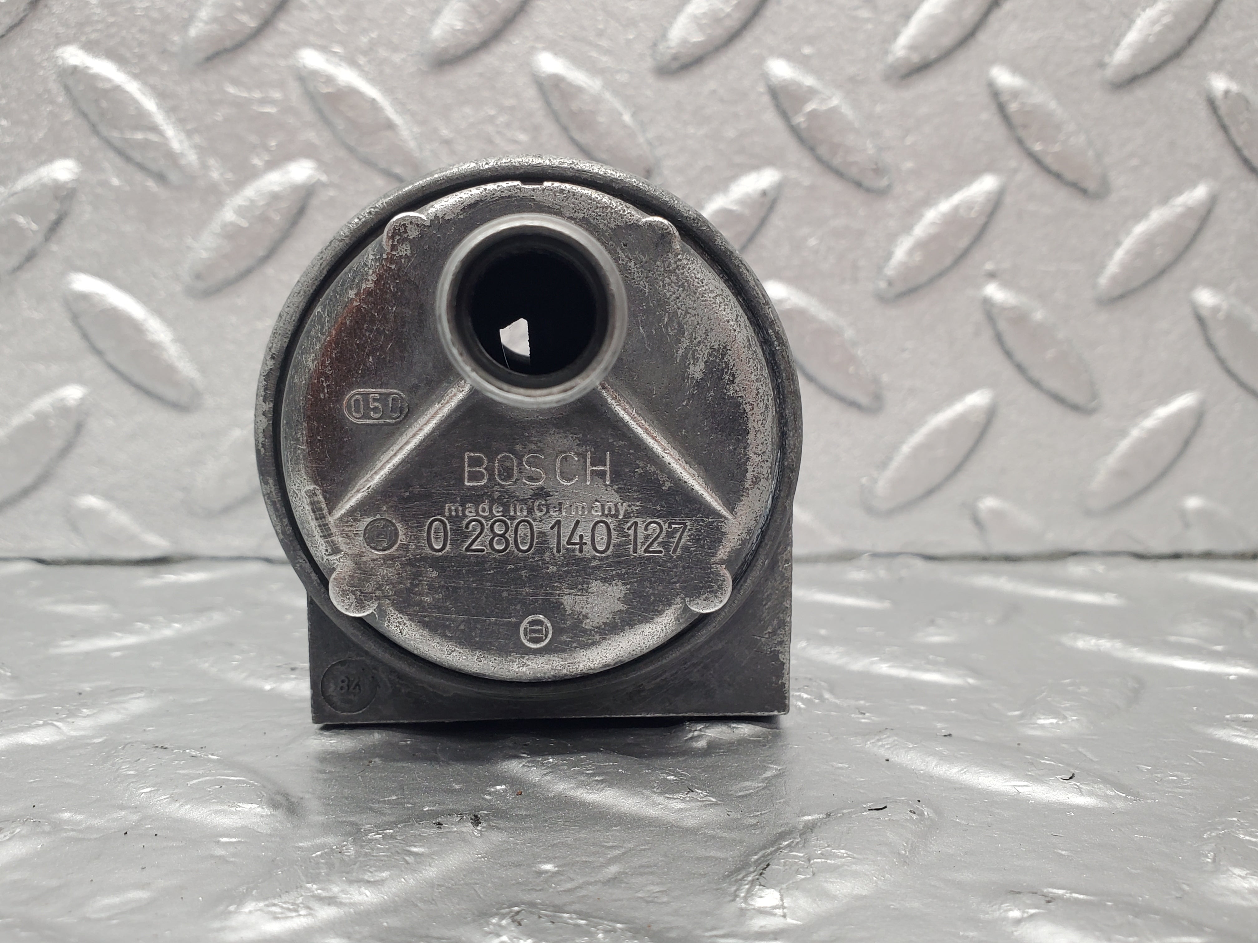 1755 Mercedes-Benz W123 230E Auxiliary Air Valve Bosch 0280140127