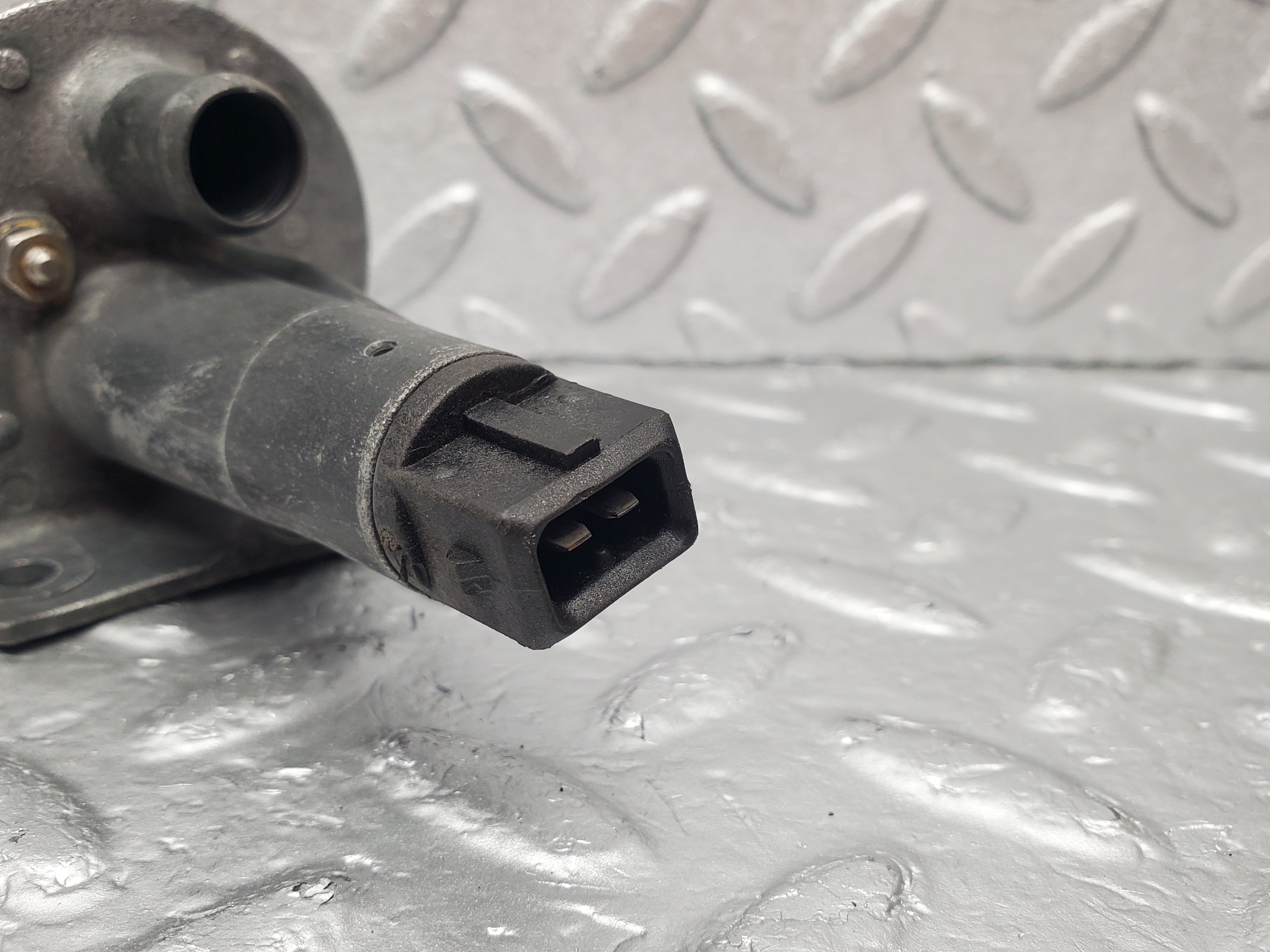 1755 Mercedes-Benz W123 230E Auxiliary Air Valve Bosch 0280140127