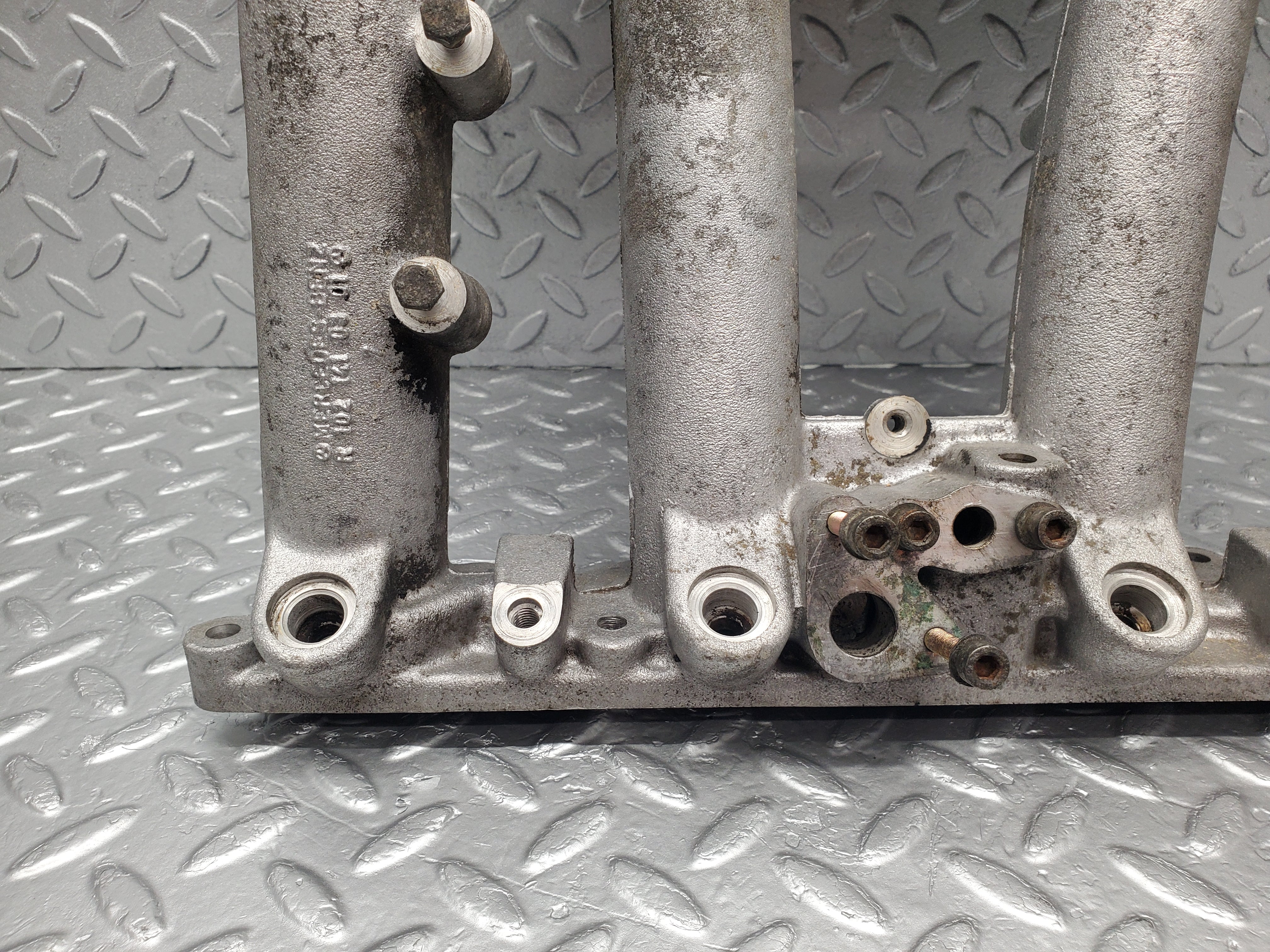 1760 Mercedes-Benz W123 230E Intake Manifold 1021411190